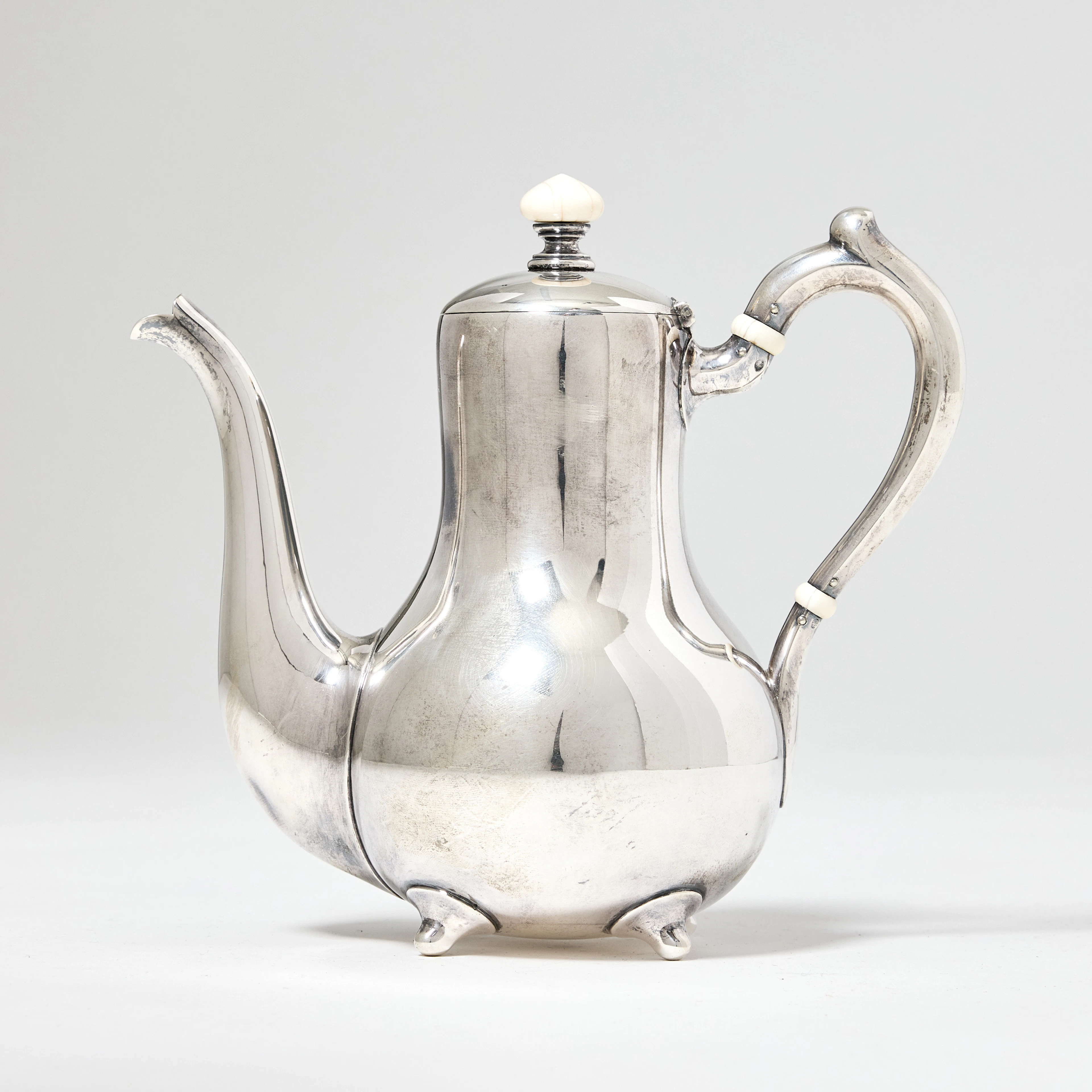 FIRMA GRACHEV. Kaffekanna, silver, S:t Petersburg 1899-1908. Hovl