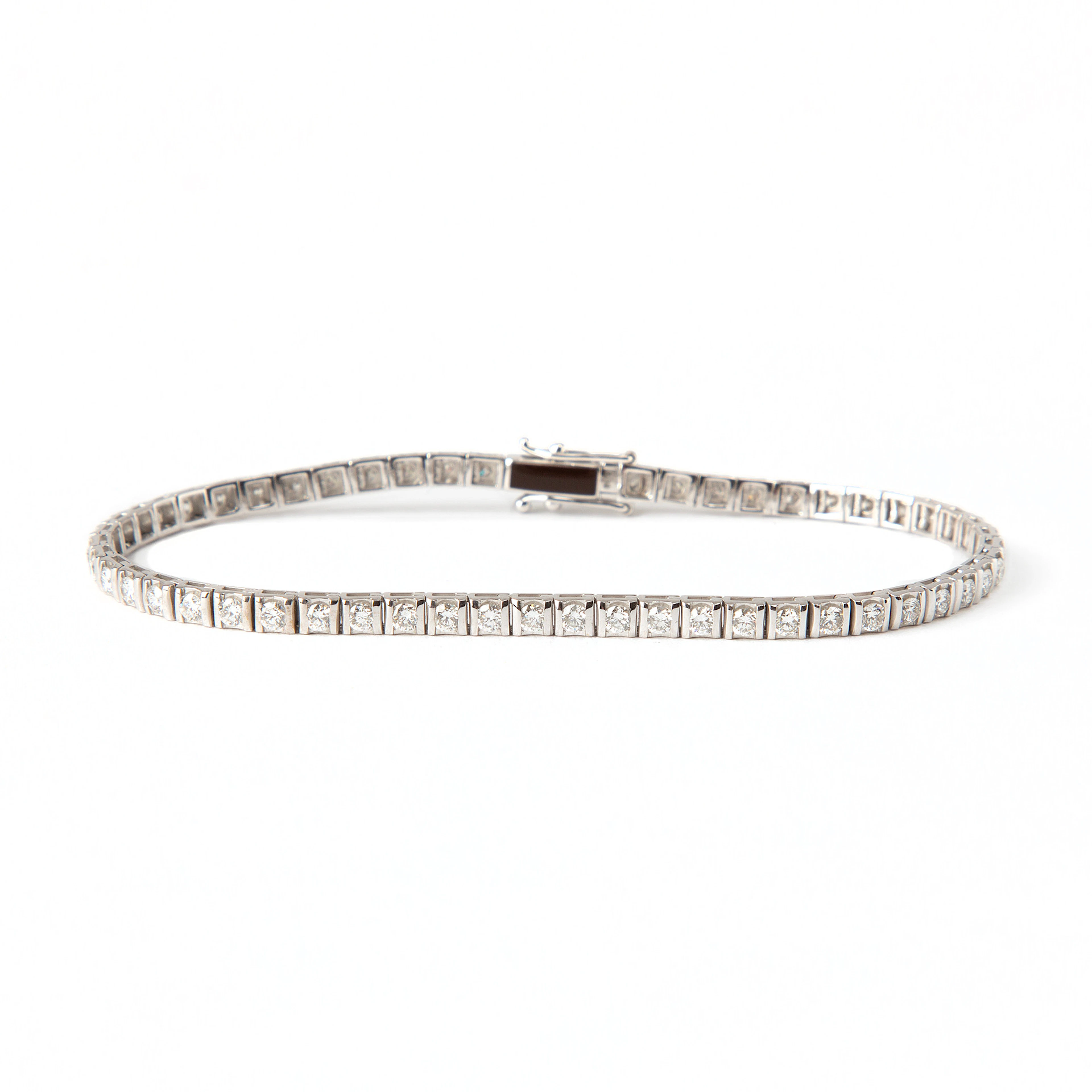 ARMBAND, 18K vitguld med briljantslipade diamanter, totalt 2.10 ct.