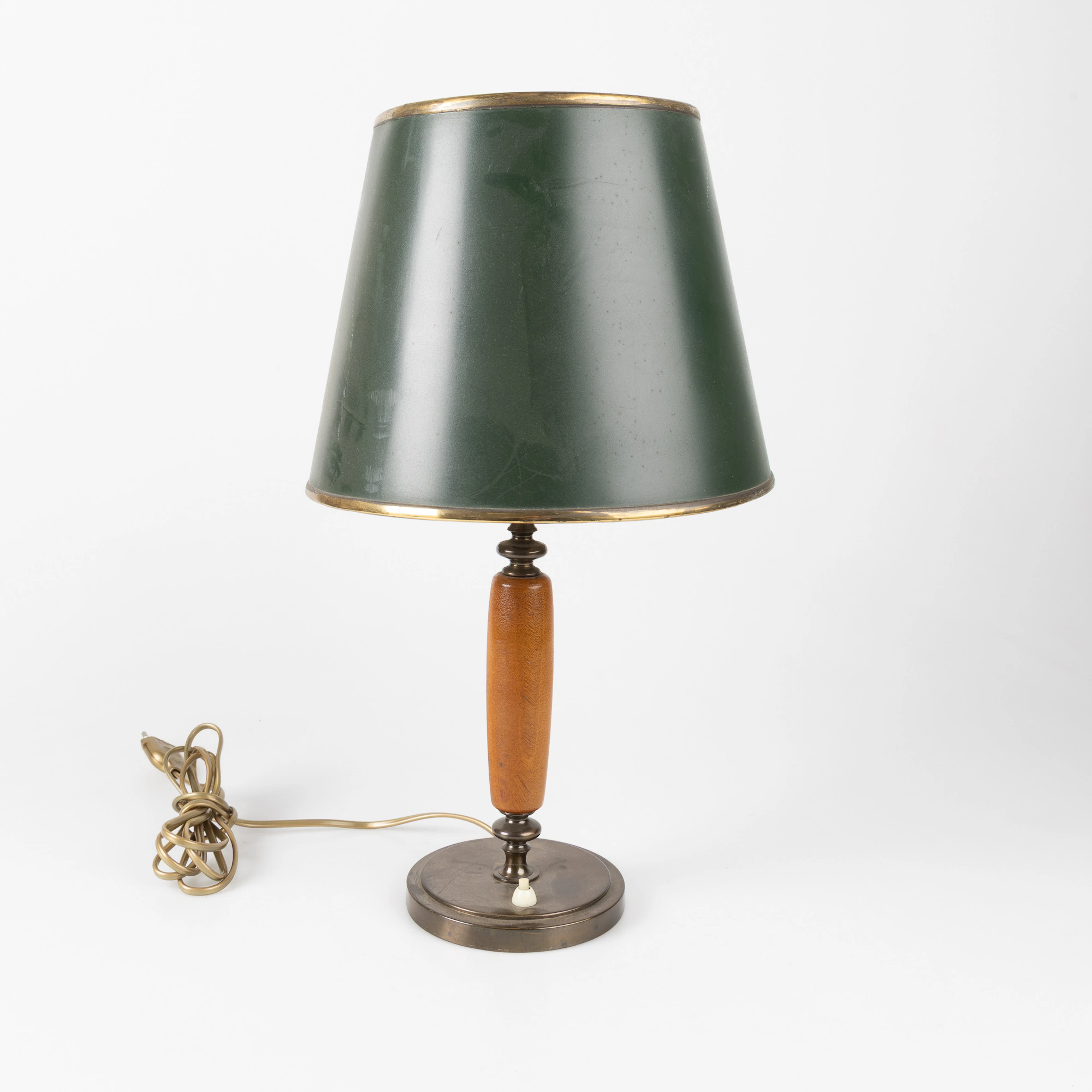 HARALD NOTINI. Bordslampa, modell 15558, mässing med pelare av polerad