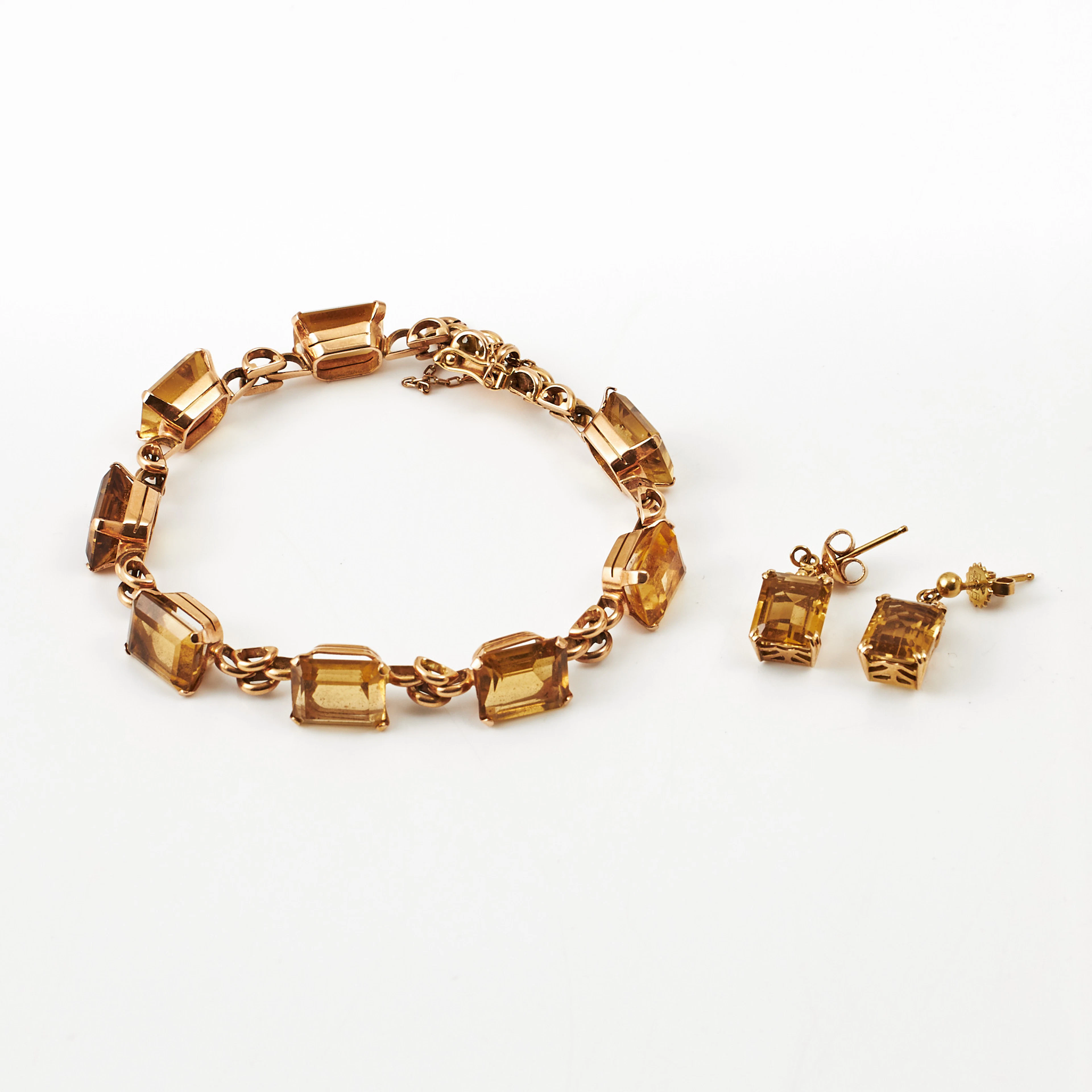 ARMBAND, ÖRHÄNGEN, 1 par, 18 k guld, totalt 10 smaragdslipade citriner.