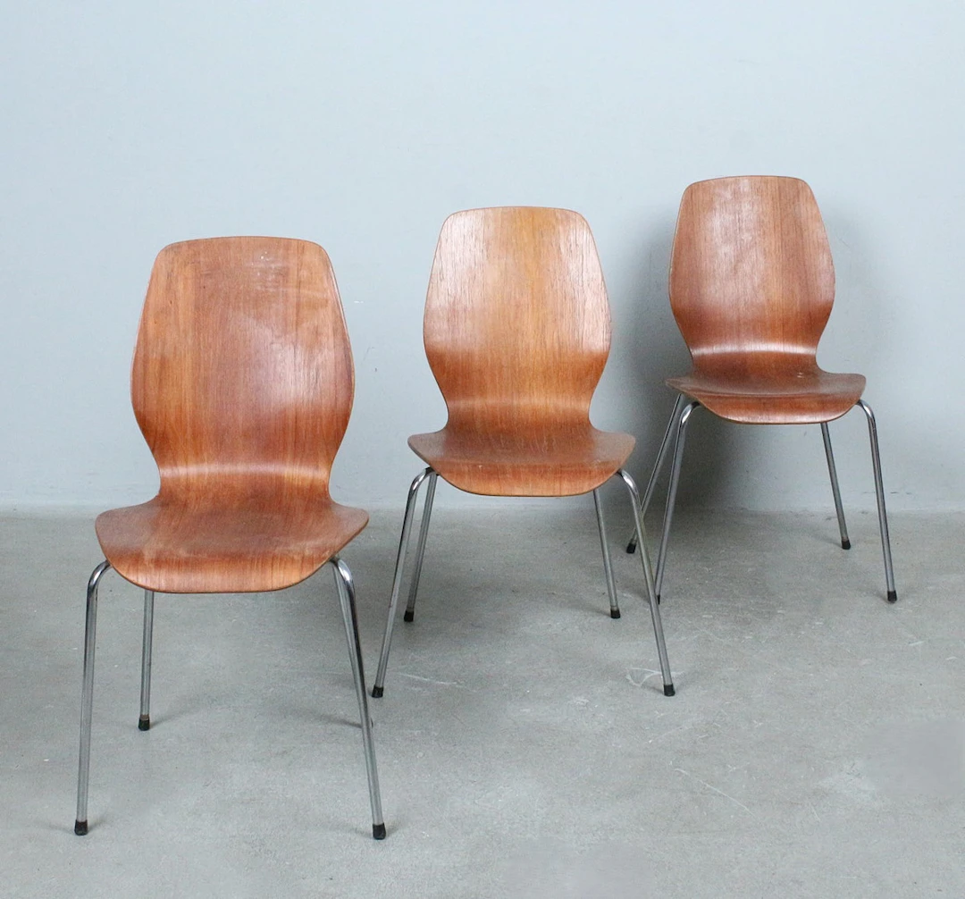 Drei dänische Teakholzstühle der 1970er.