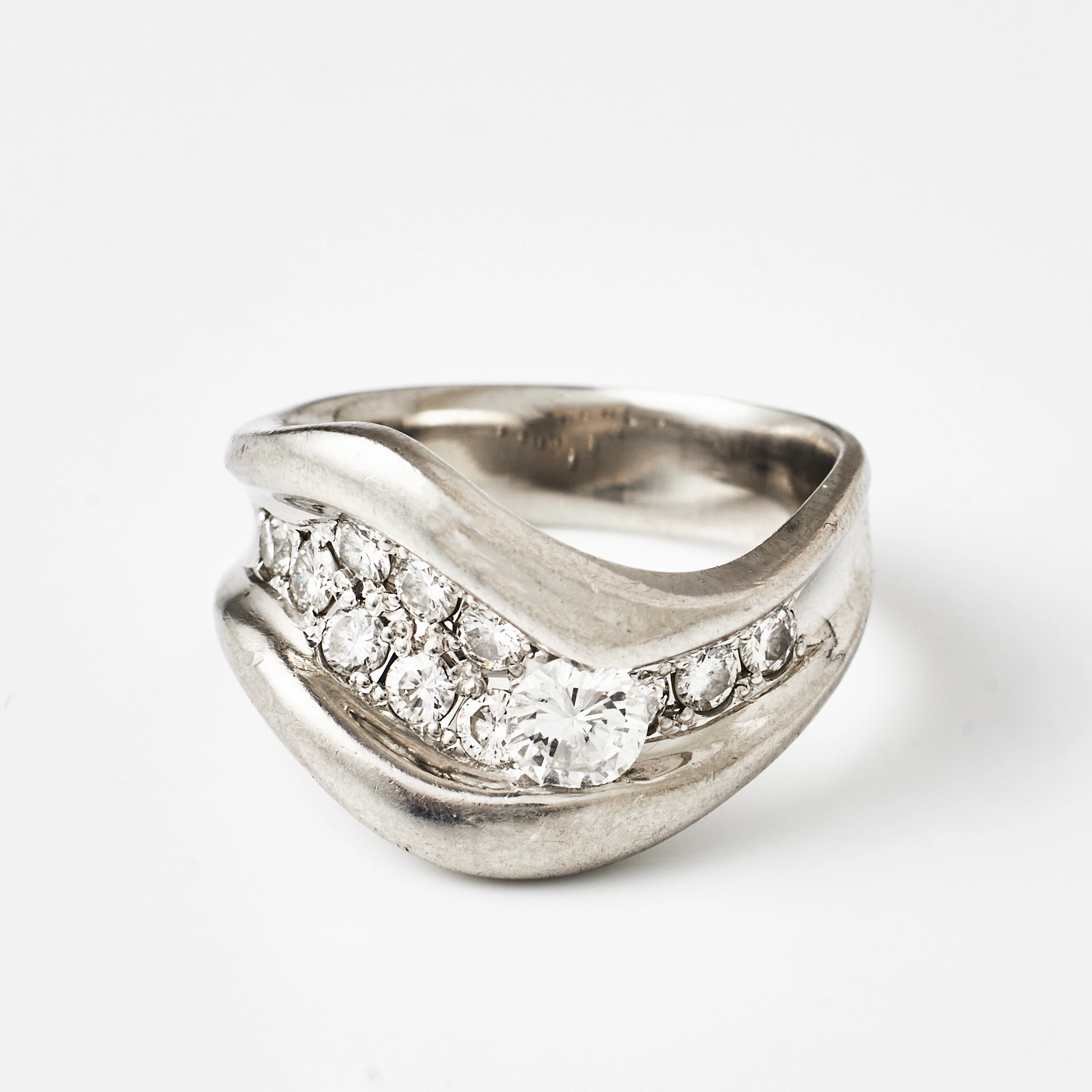 RING, platina/900, 12 briljanter, centersten ca 0,35 ct, övriga totalt