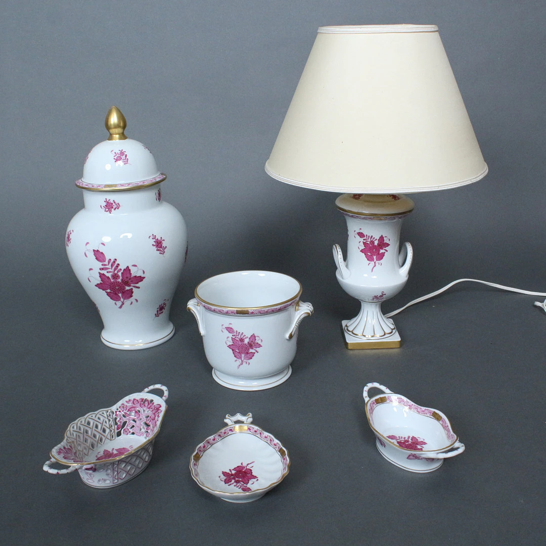 HEREND. Konvolut Porzellanteile u.a Übertopf / Blumentopf, Tischlampe
