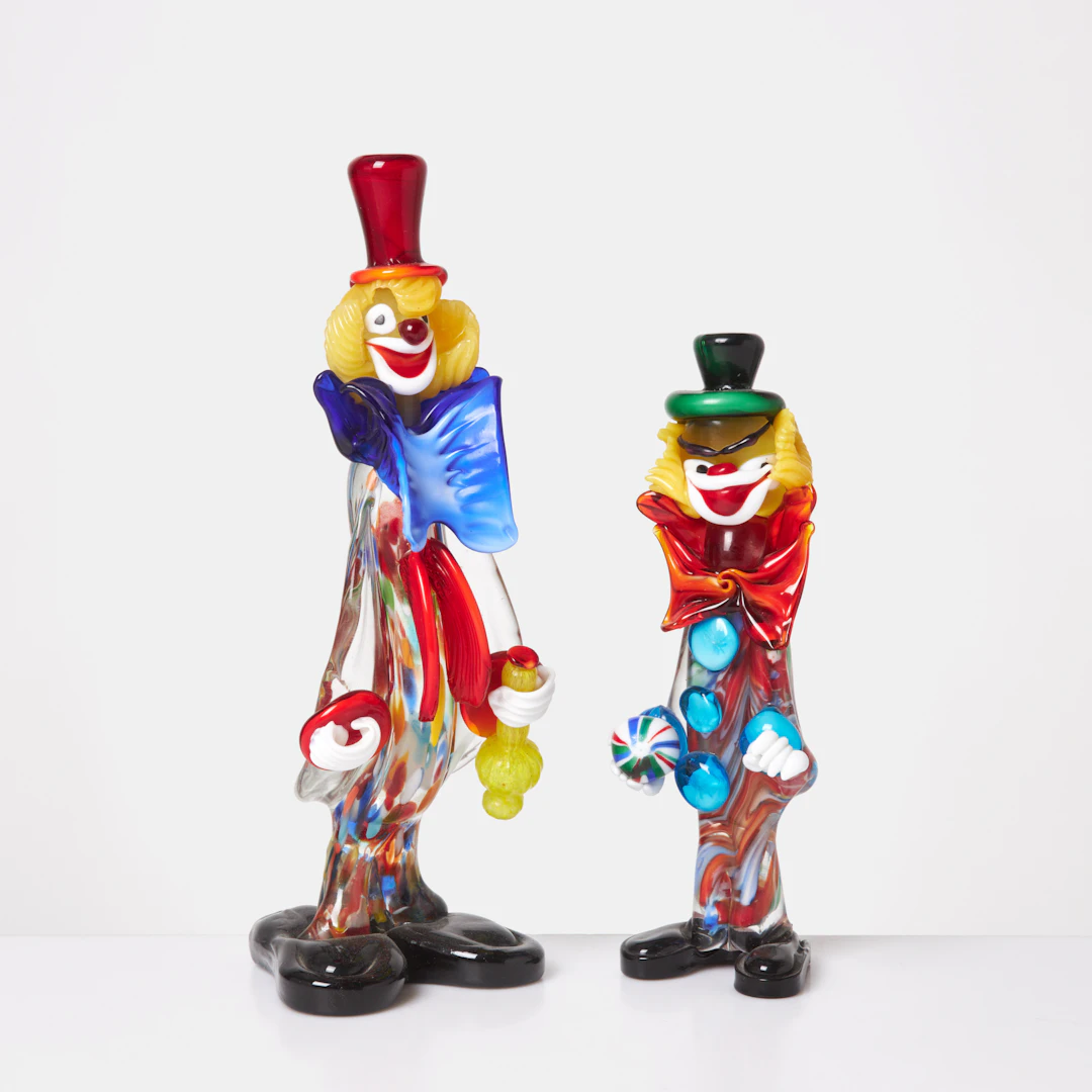 FIGURINER, 2st, Clowner, färgat glas, 1900-tal.