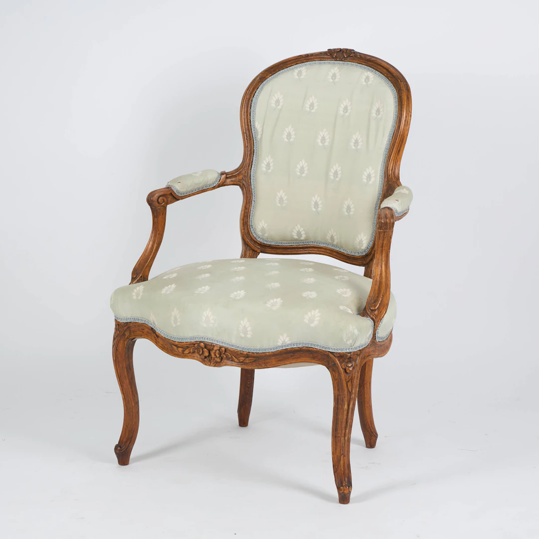 KARMSTOL, rokoko- /Louis XV-stil. sent 1800-tal.