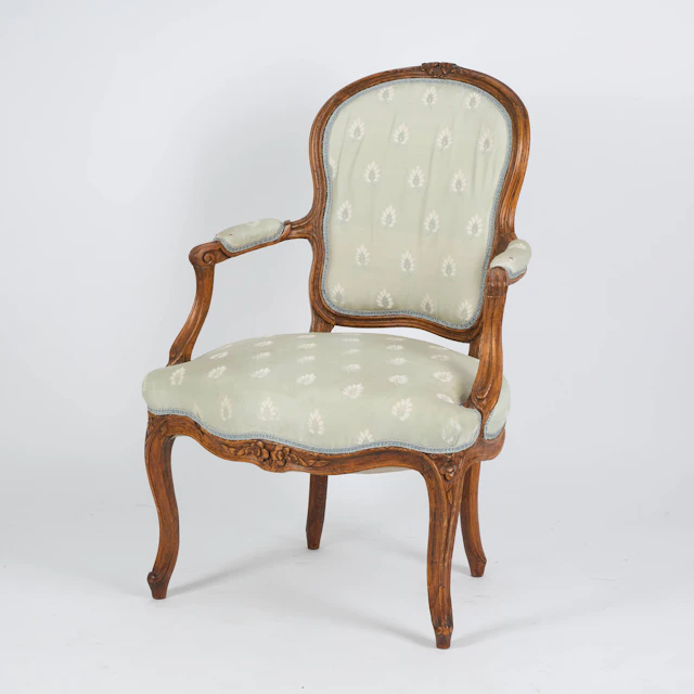 KARMSTOL, rokoko- /Louis XV-stil. sent 1800-tal.