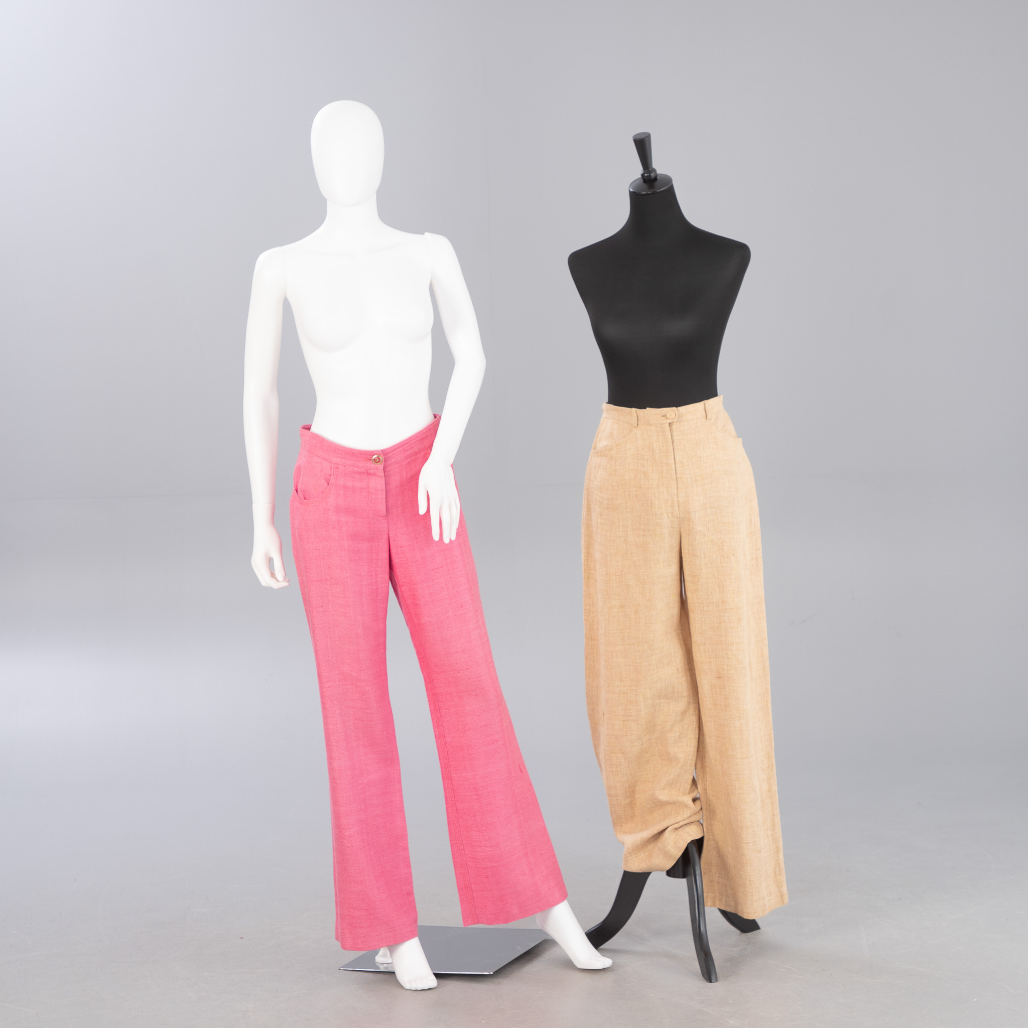 CHANEL. Hosen, Leinen: hellbraun und pink FR 38 (2).