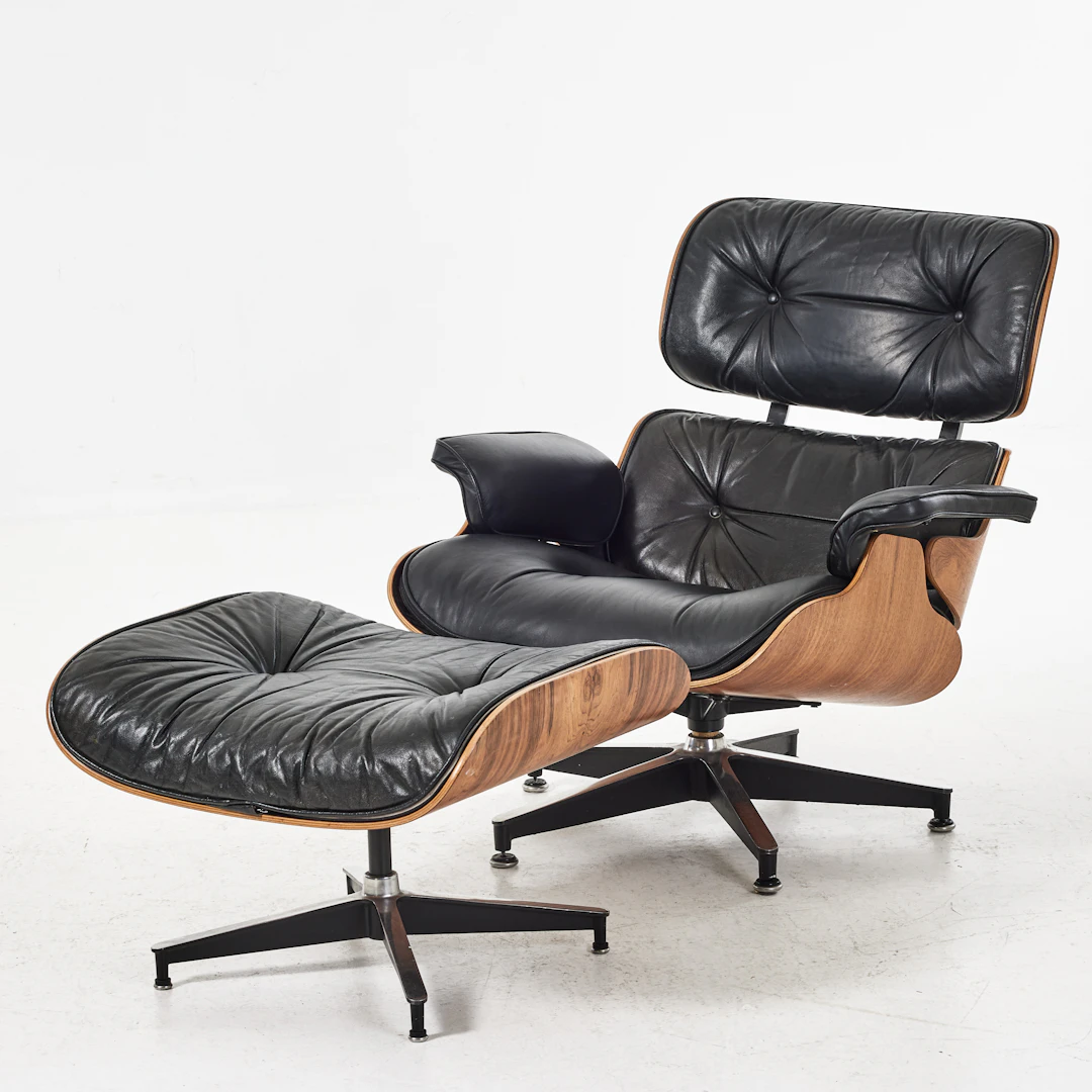 CHARLES & RAY EAMES. "Lounge Chair with ottoman", fåtölj med fotpall