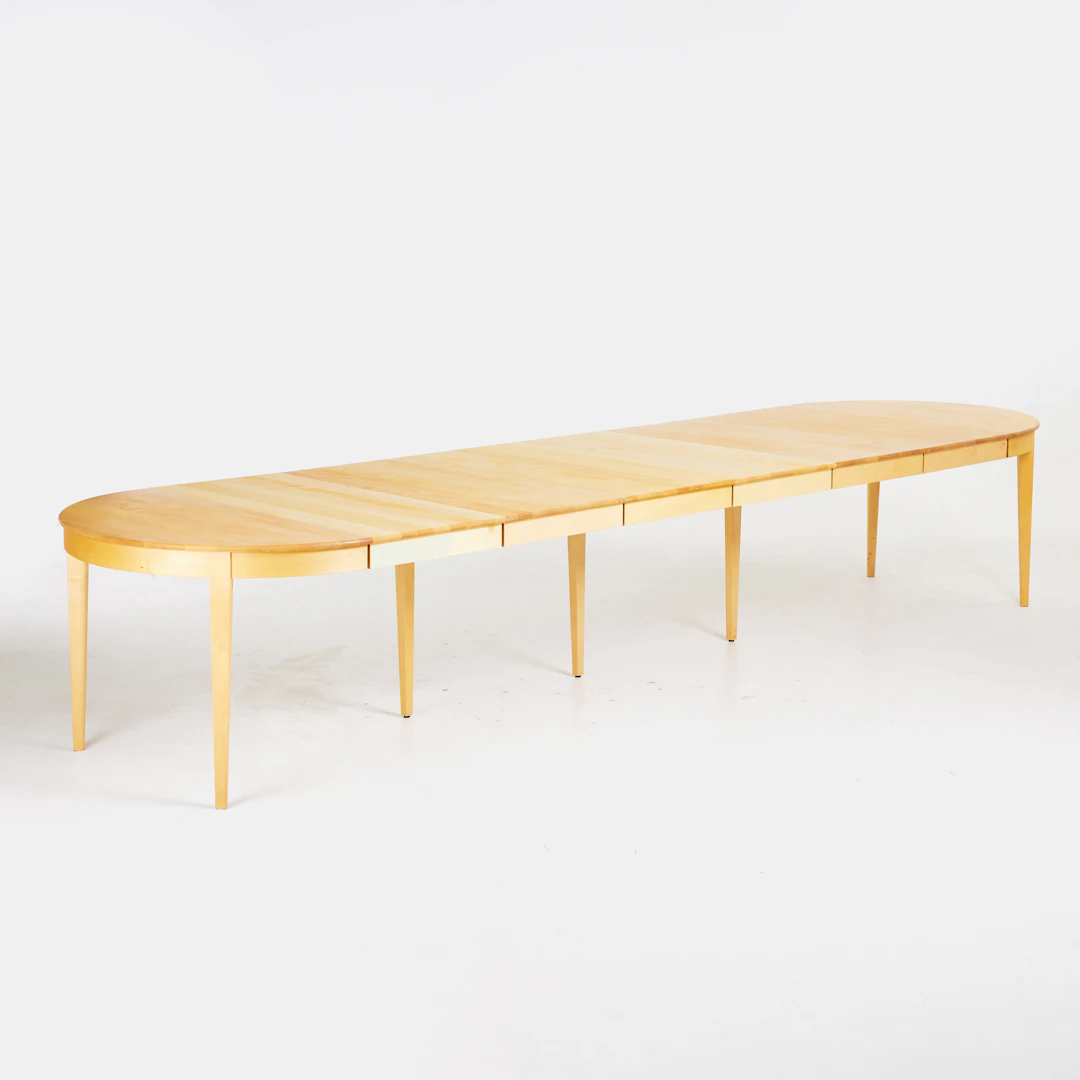IRVAN RICHTER. Matbord, runt, björk, iläggsskivor, brickmärkt Norrgavel.