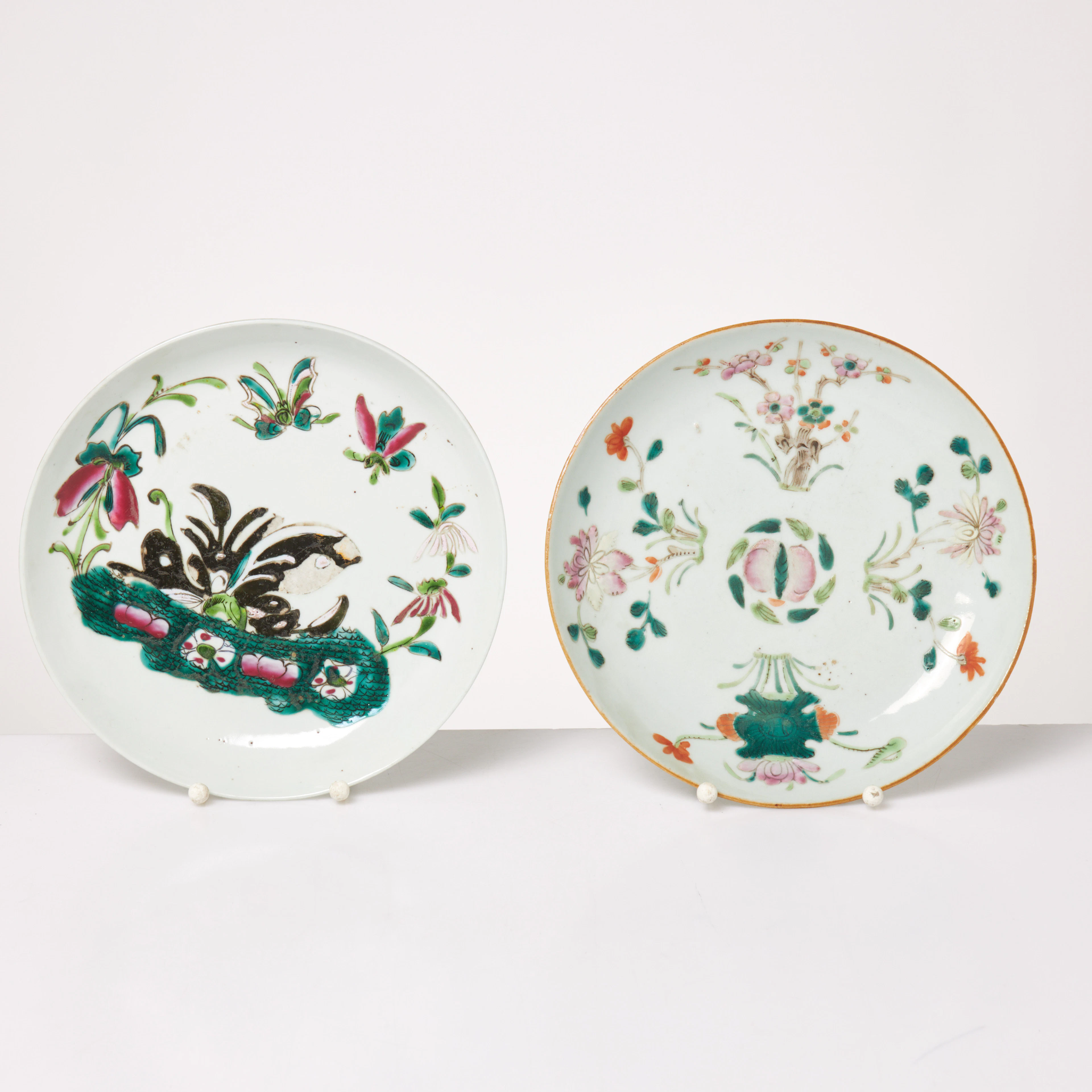 TALLRIKAR. 2 st, porslin, Kina, 1800-tal.
