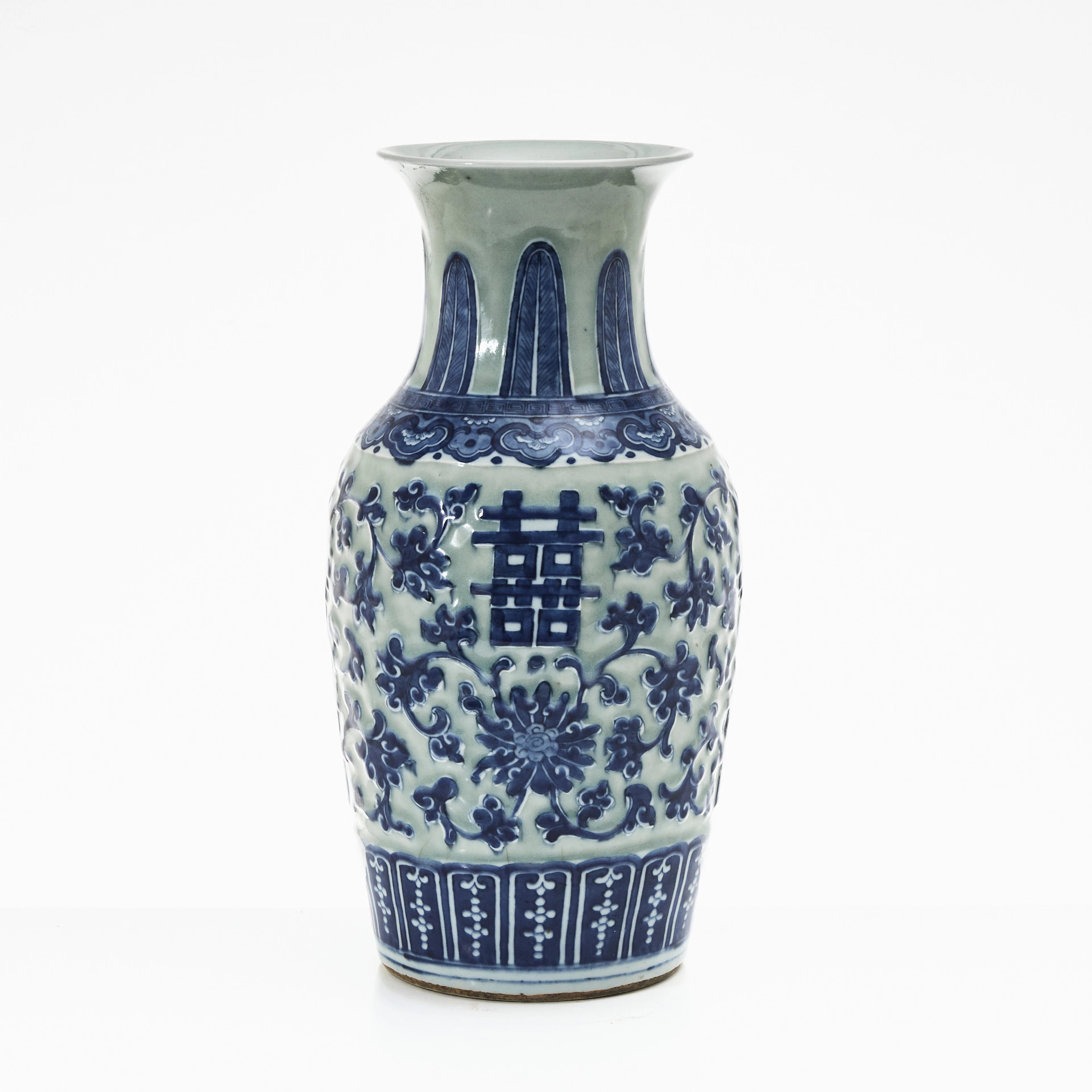 VAS, porslin, Kina, 1900-talets början, balusterformad, celadonglasyr