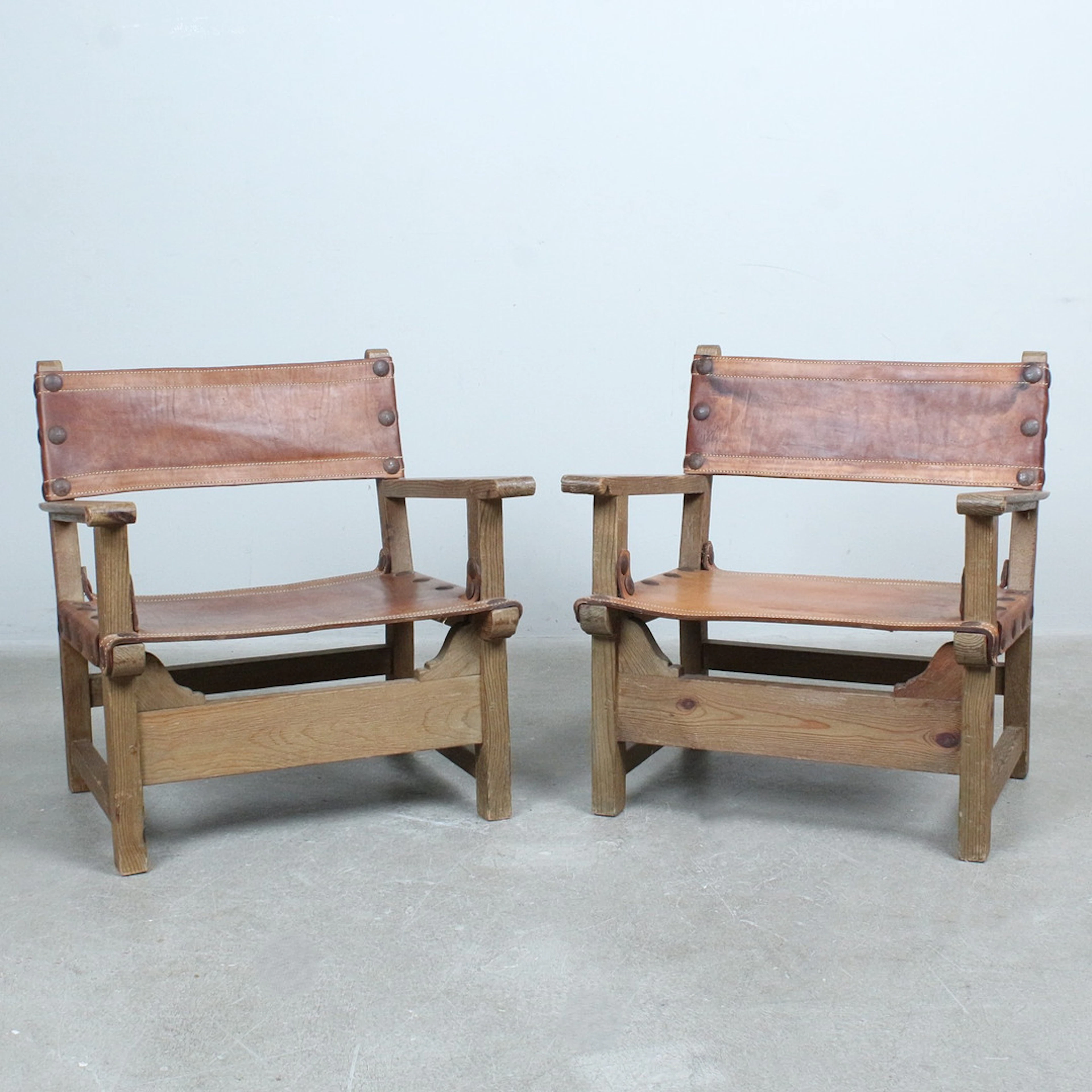 Zwei Brutalistische Sessel / Lounge Chairs, Kiefer, Leder, Metall