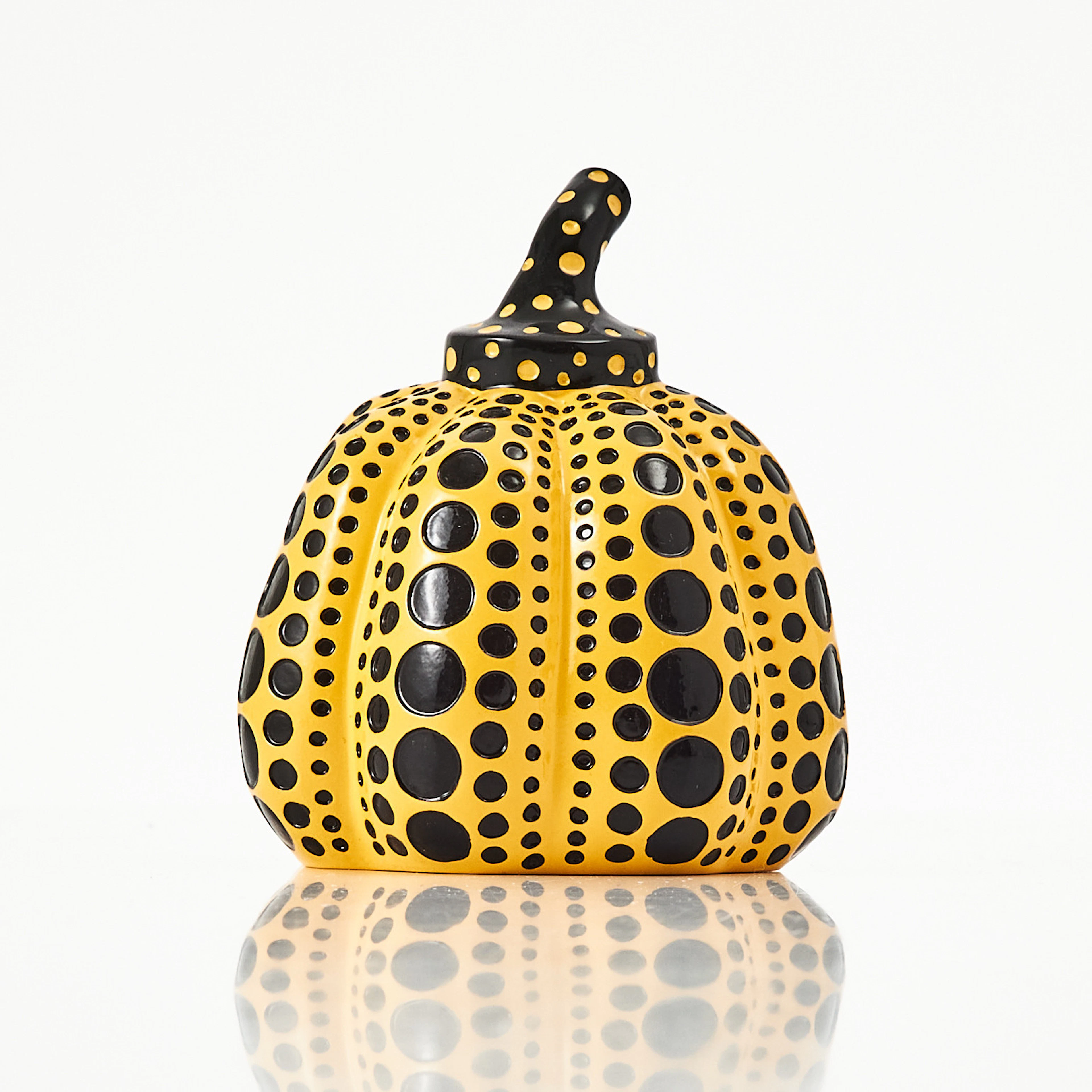 YAYOI KUSAMA. EFTER. YAYOI KUSAMA. Skulptur, "Pumpa", Japan. 2000-tal.