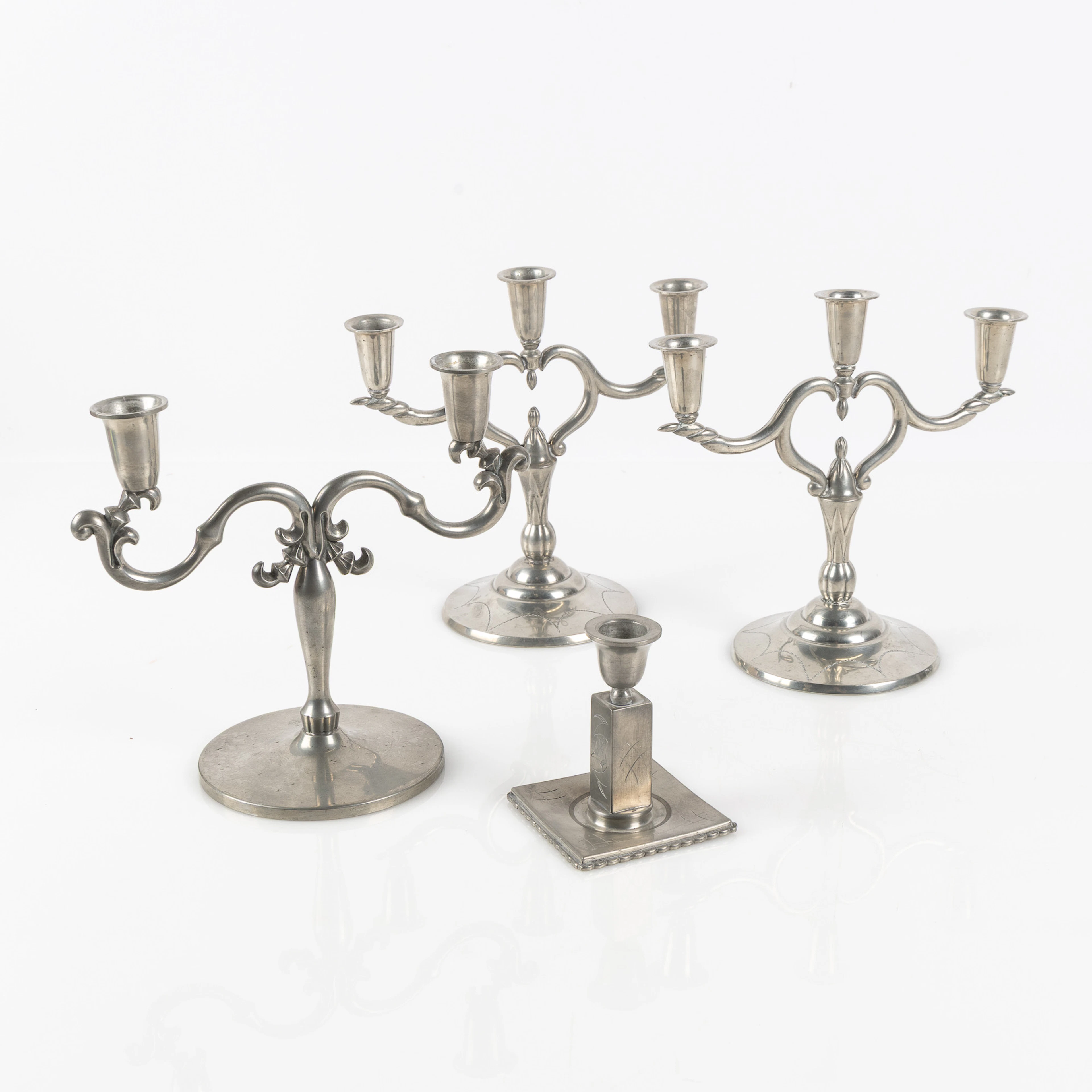 KANDELABRAR SAMT LJUSSTAKE, tenn, 4 stycken, bl a L & L, och K.E &