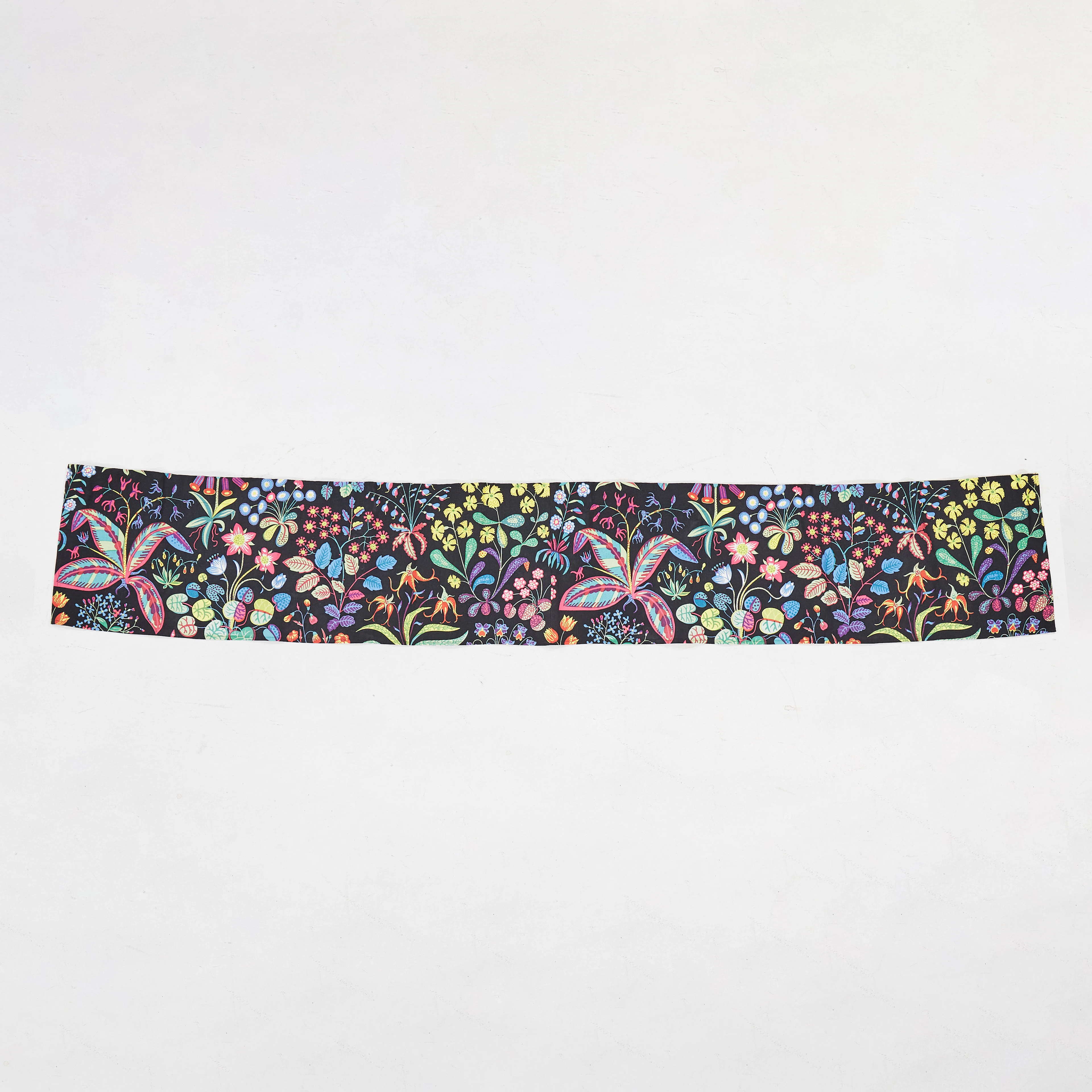 JOSEF FRANK. Gardinkappa, "Under ekvatorn", hellinne, med veckband.