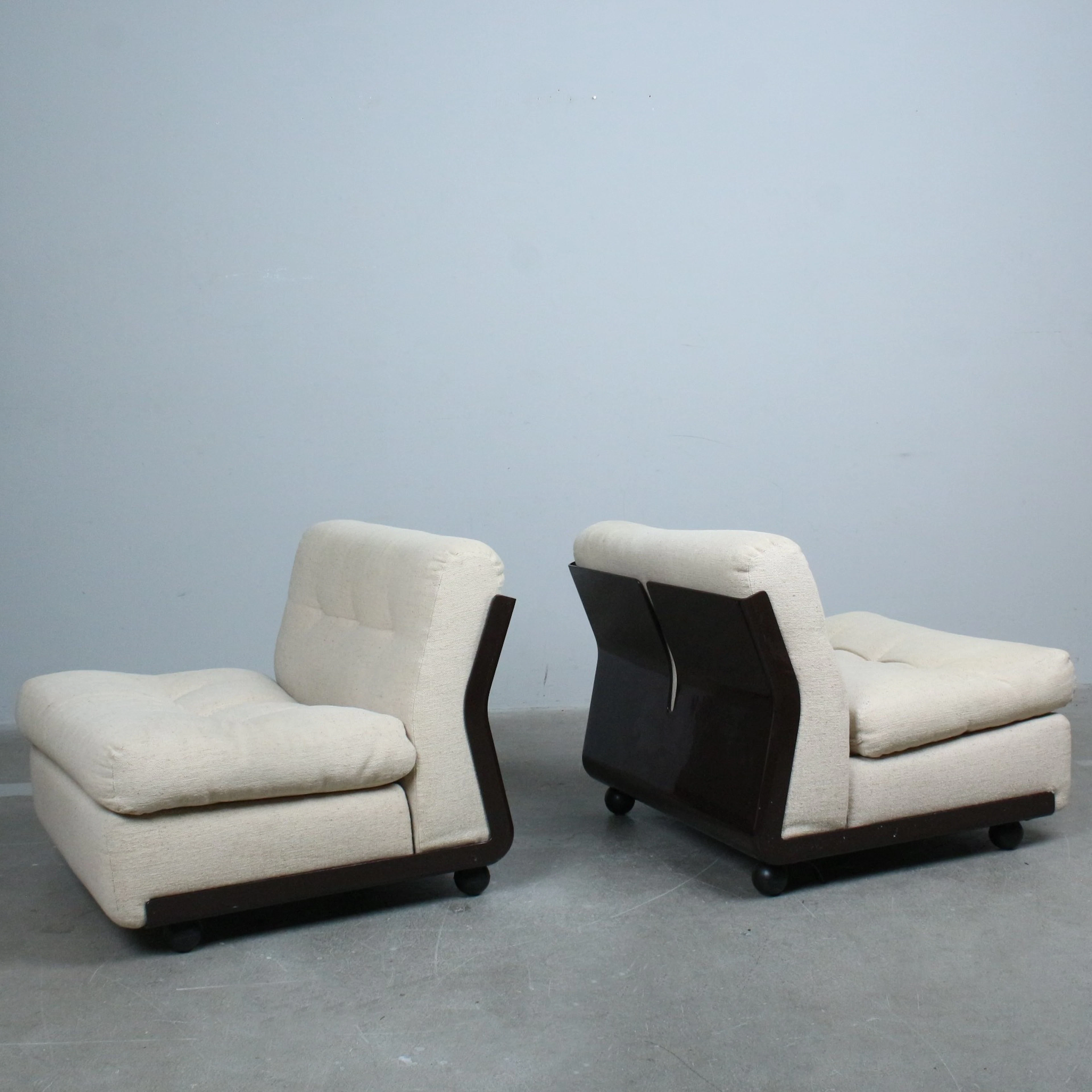 MARIO BELLINI. SESSEL/MODULARES SOFA. 2 Teile, Modell „Amanta“. C&B