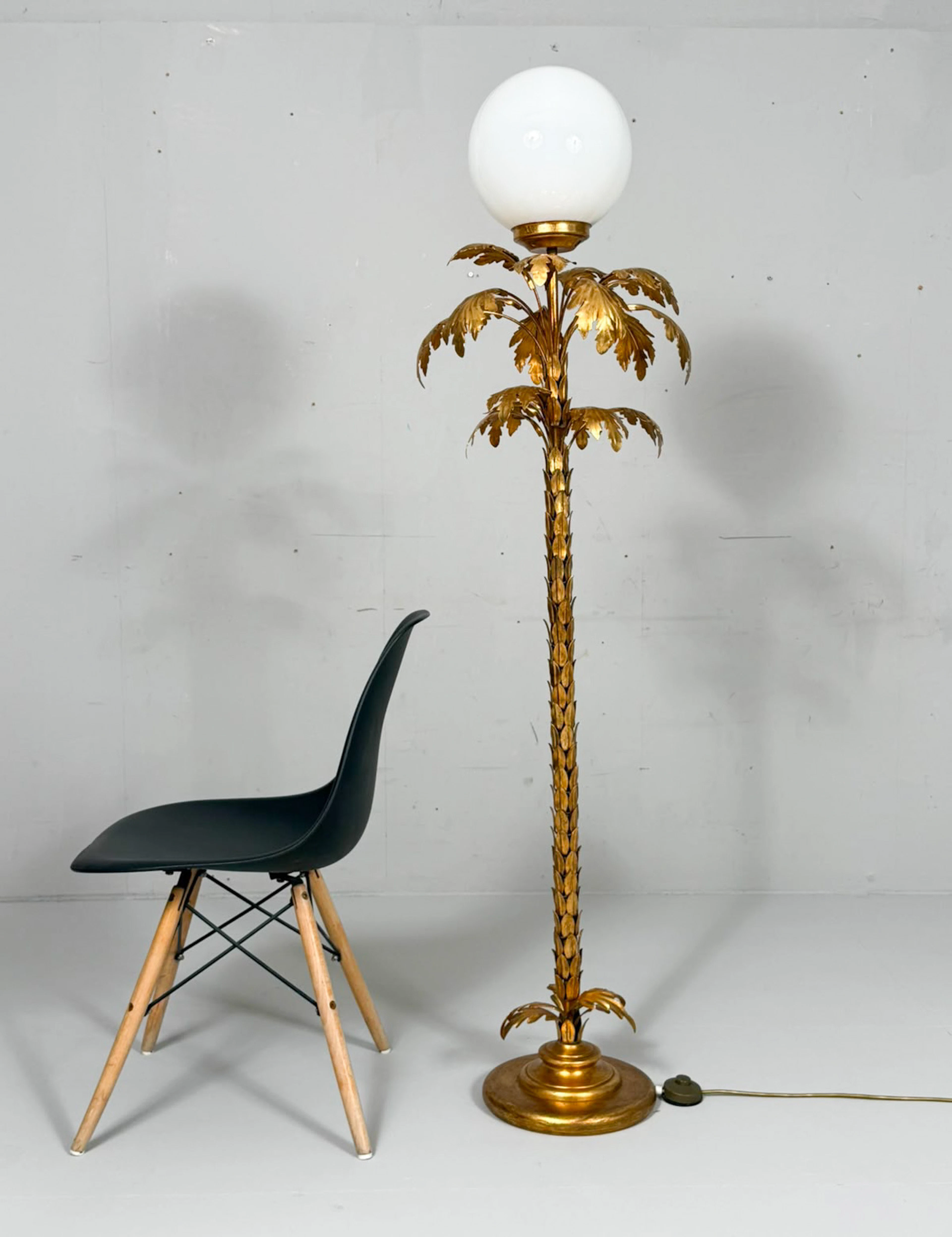 HANS KÖGL. Mid Century Palme Tischlampe/Stehlampe von Hans Kögl, 1970er Jahre.