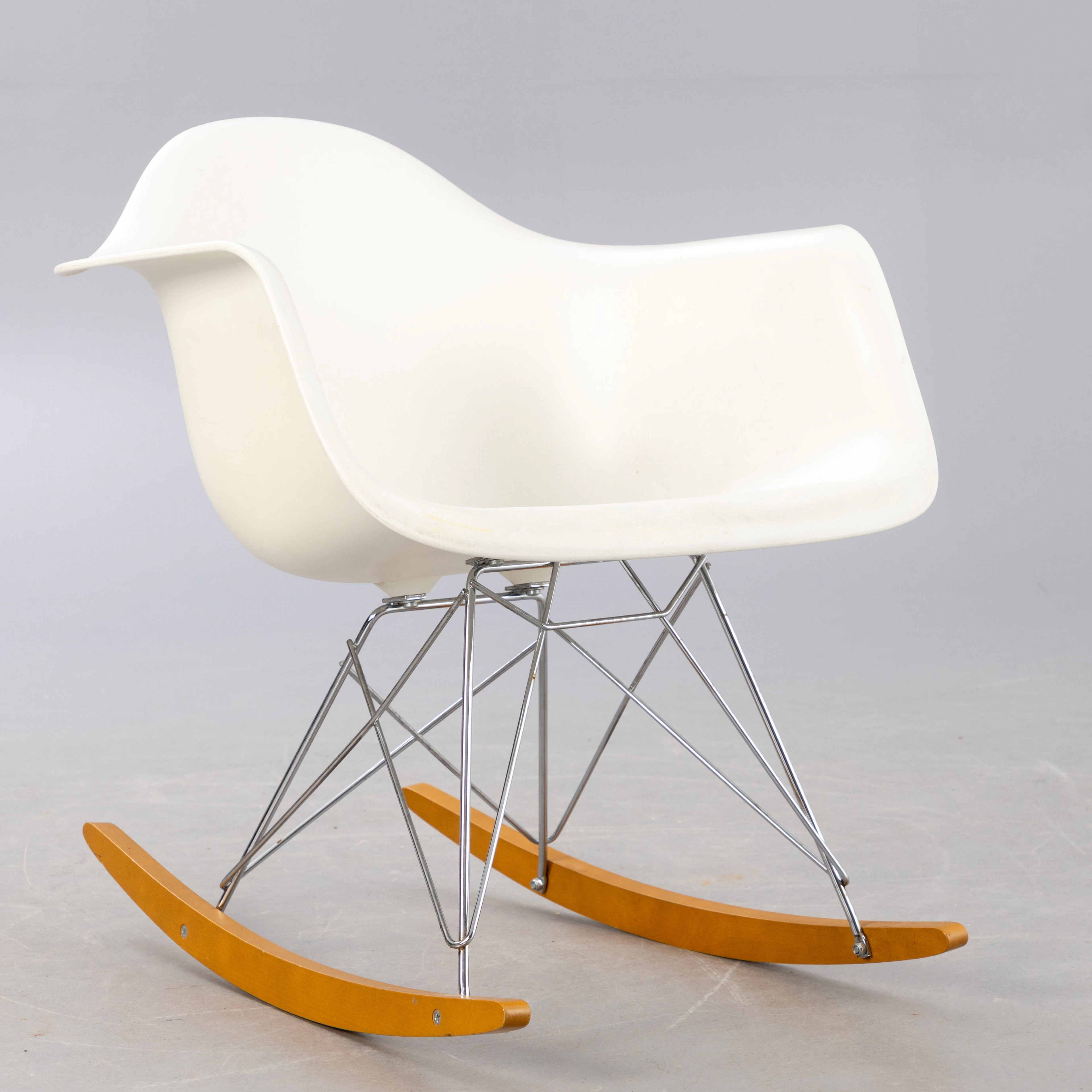 CHARLES & RAY EAMES. Vitra. Schaukelstuhl 'RAR', 2008.