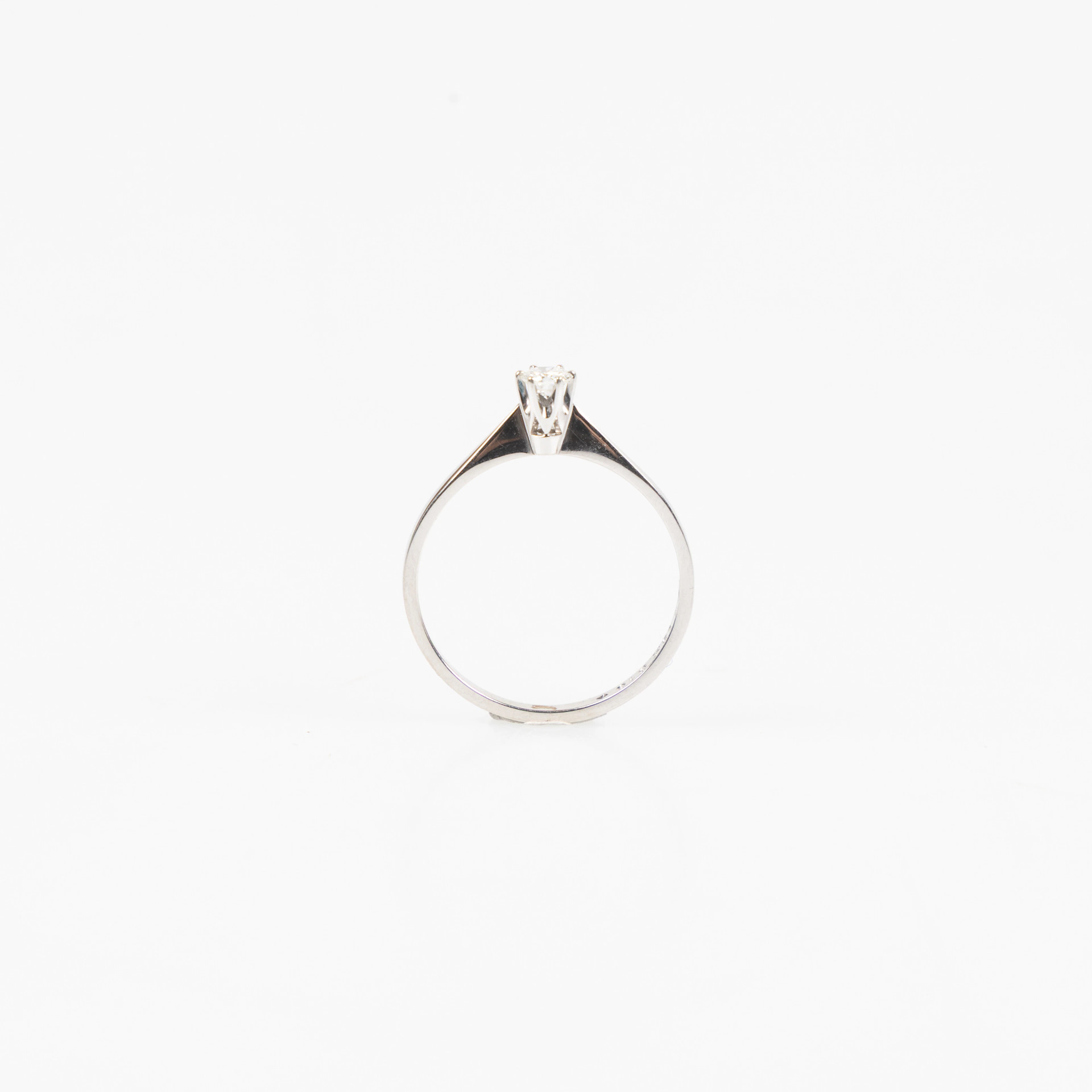 RING, 18K vitguld, diamant.