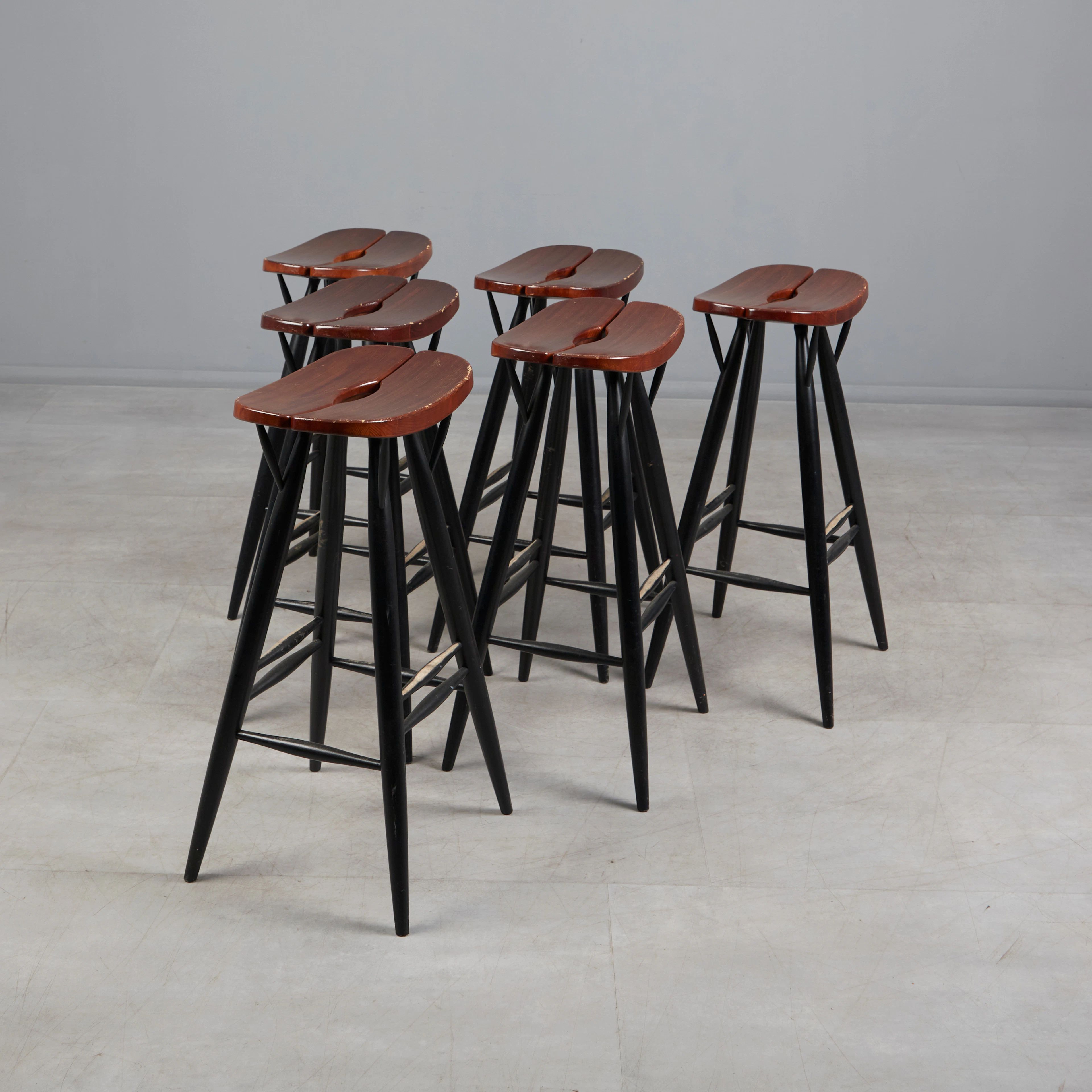 ILMARI TAPIOVAARA. für Artek, sechs Barhocker / Barstühle, Modell