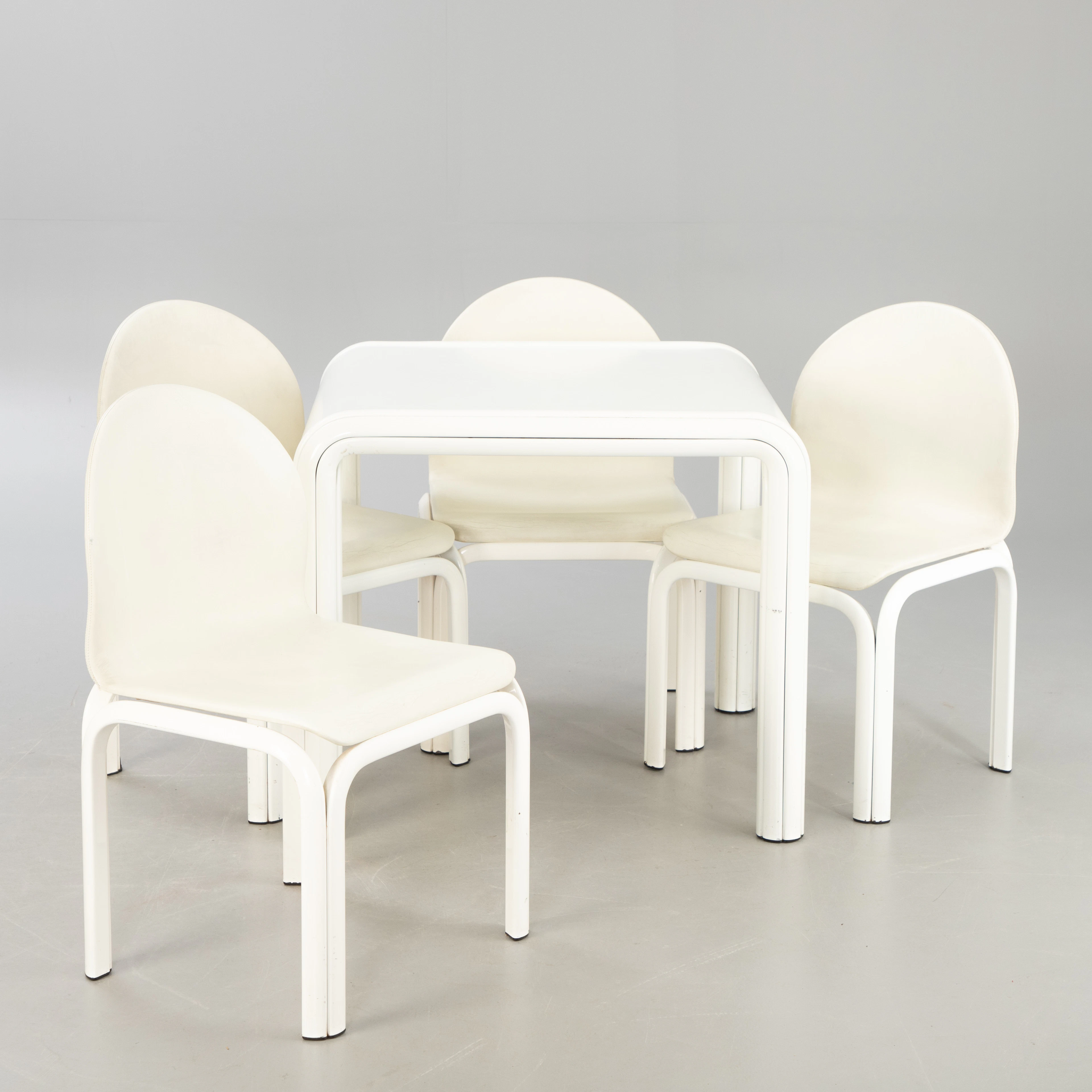 GAE AULENTI. 4 Stühle 'Orsay' + Esstisch, Knoll, 1970/1980er Jahre (5).