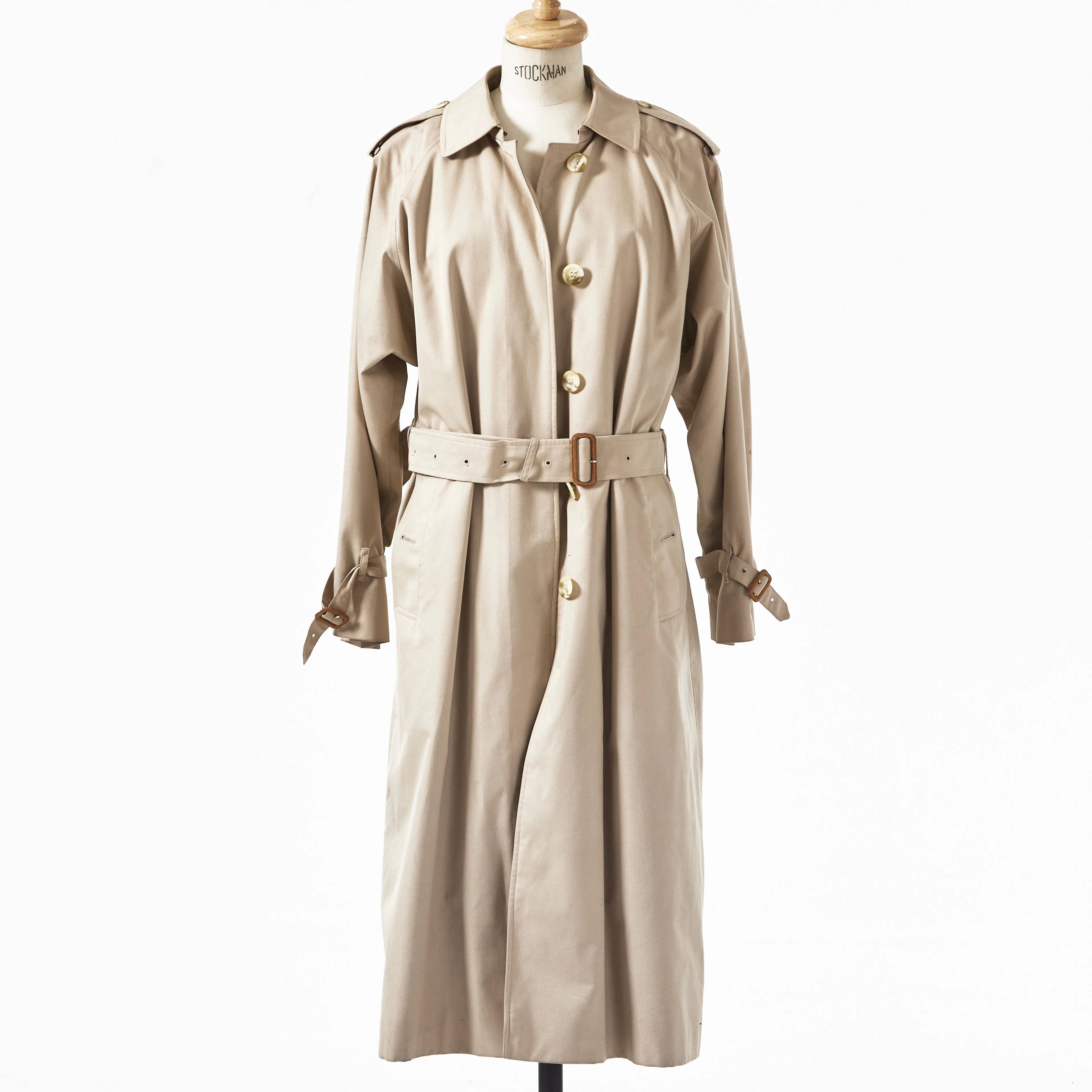 BURBERRY, trenchcoat med skärp, i beige bomull, spännen klädda i läder