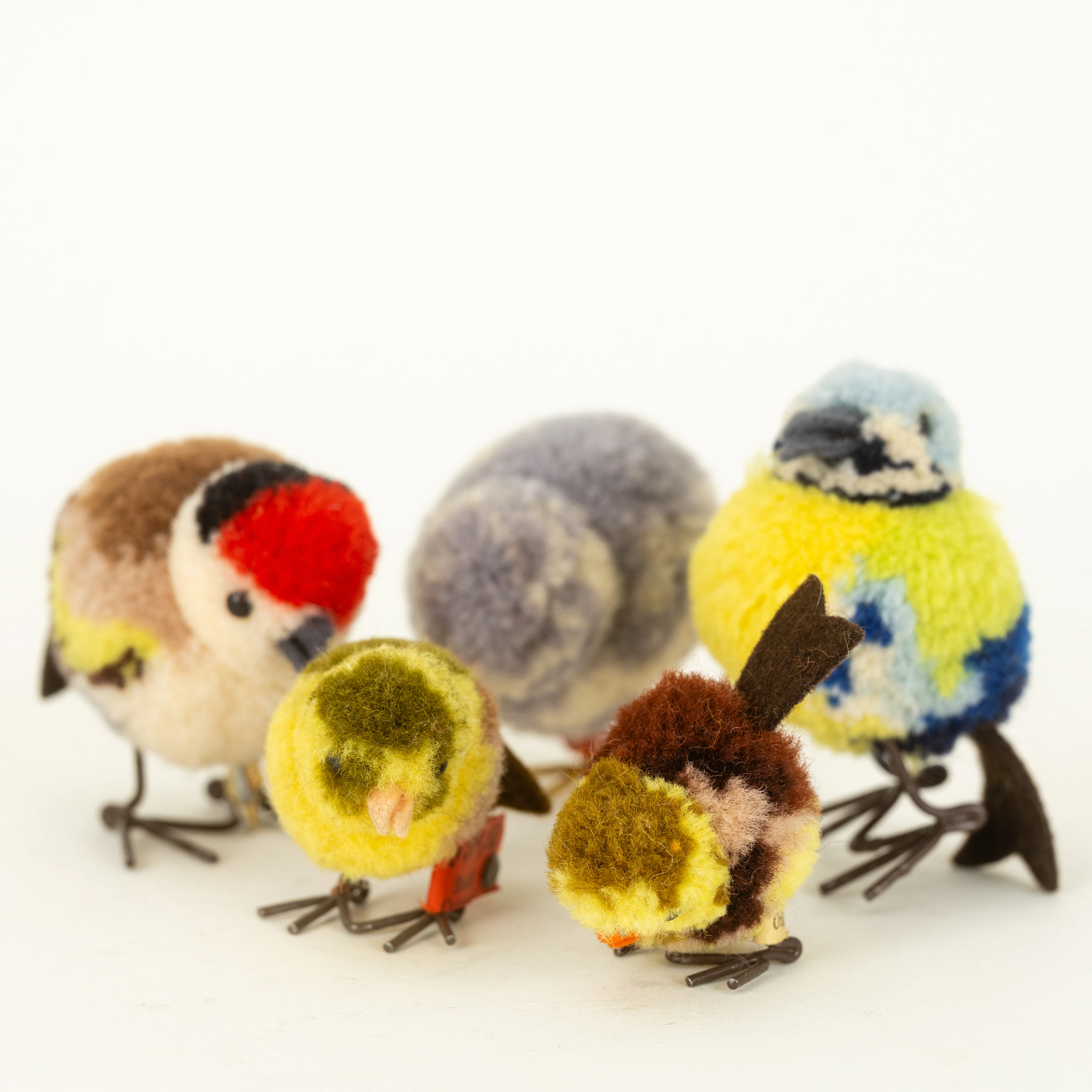 STEIFF. Wollmini mit Metallbeinen Buntfink 6508,3, zwei Goldammer