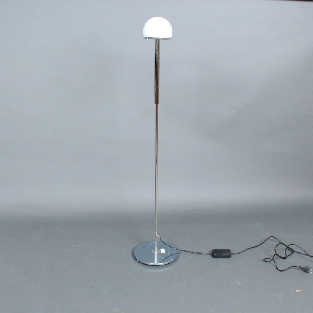 GARPA. Höhenverstellbare Stehlampe, Modell '' Montgolfier '', 1980er.