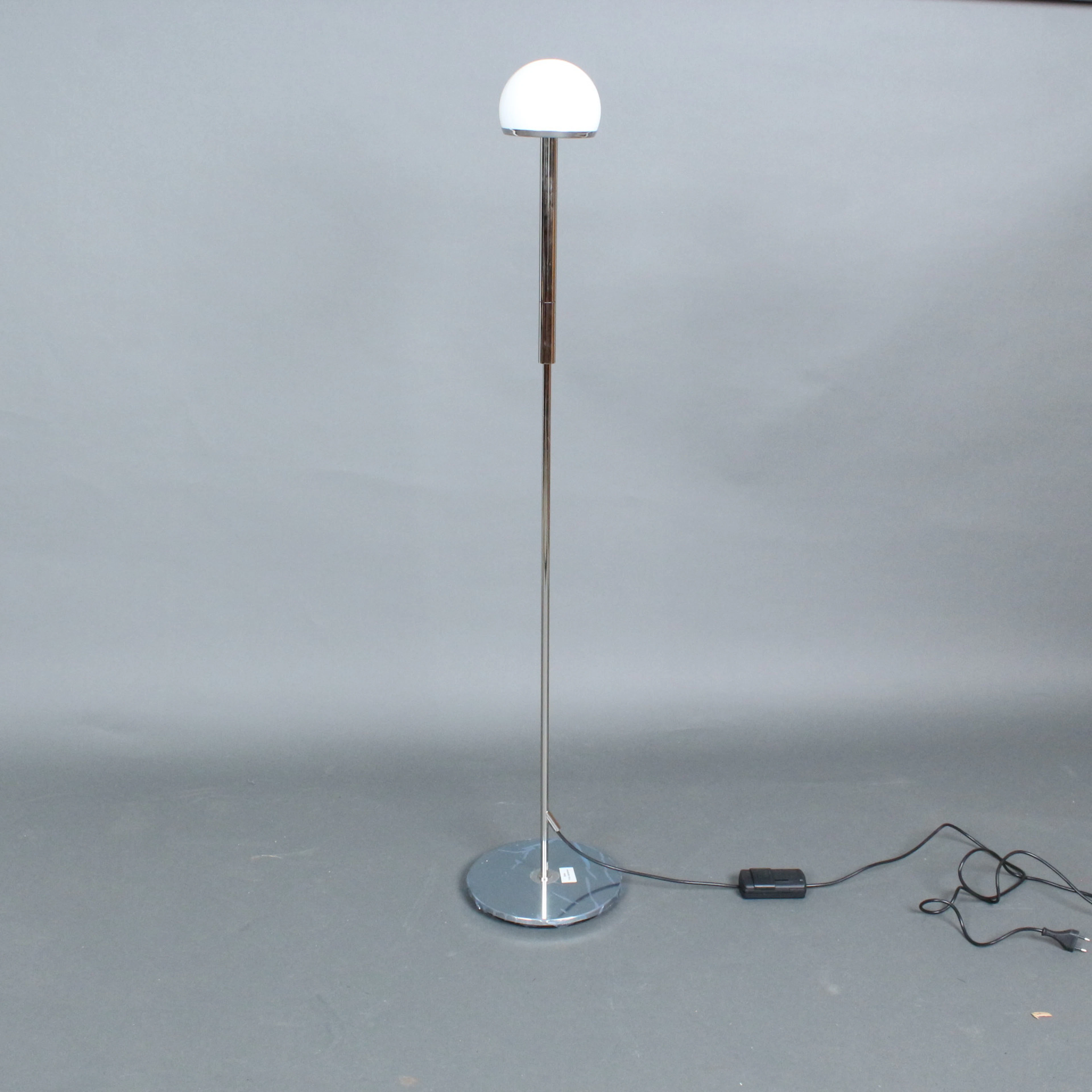 GARPA. Höhenverstellbare Stehlampe, Modell '' Montgolfier '', 1980er.