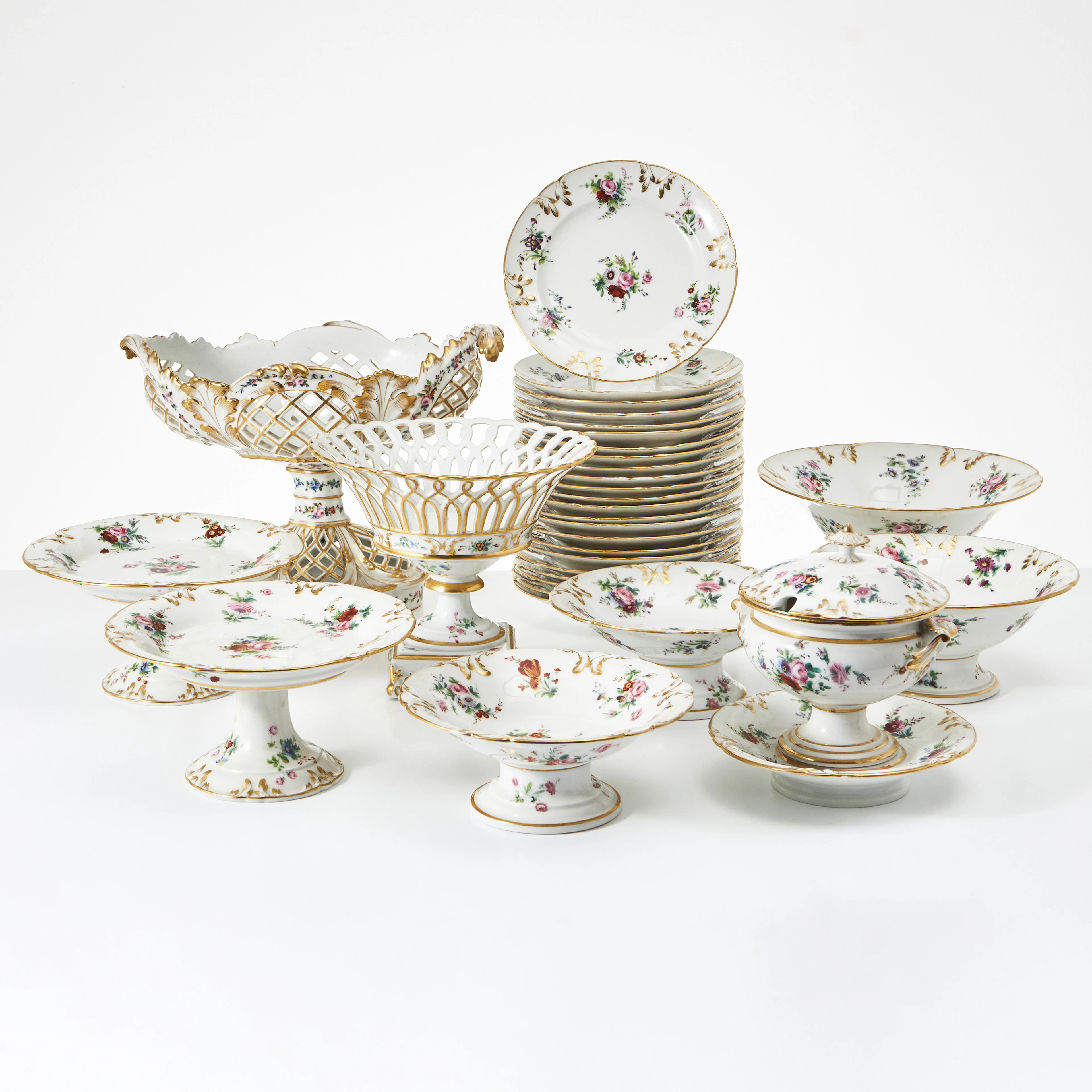 SERVIS, 31 dlr., porslin, 1800-tal, blomsterdekor med förgylld kant.