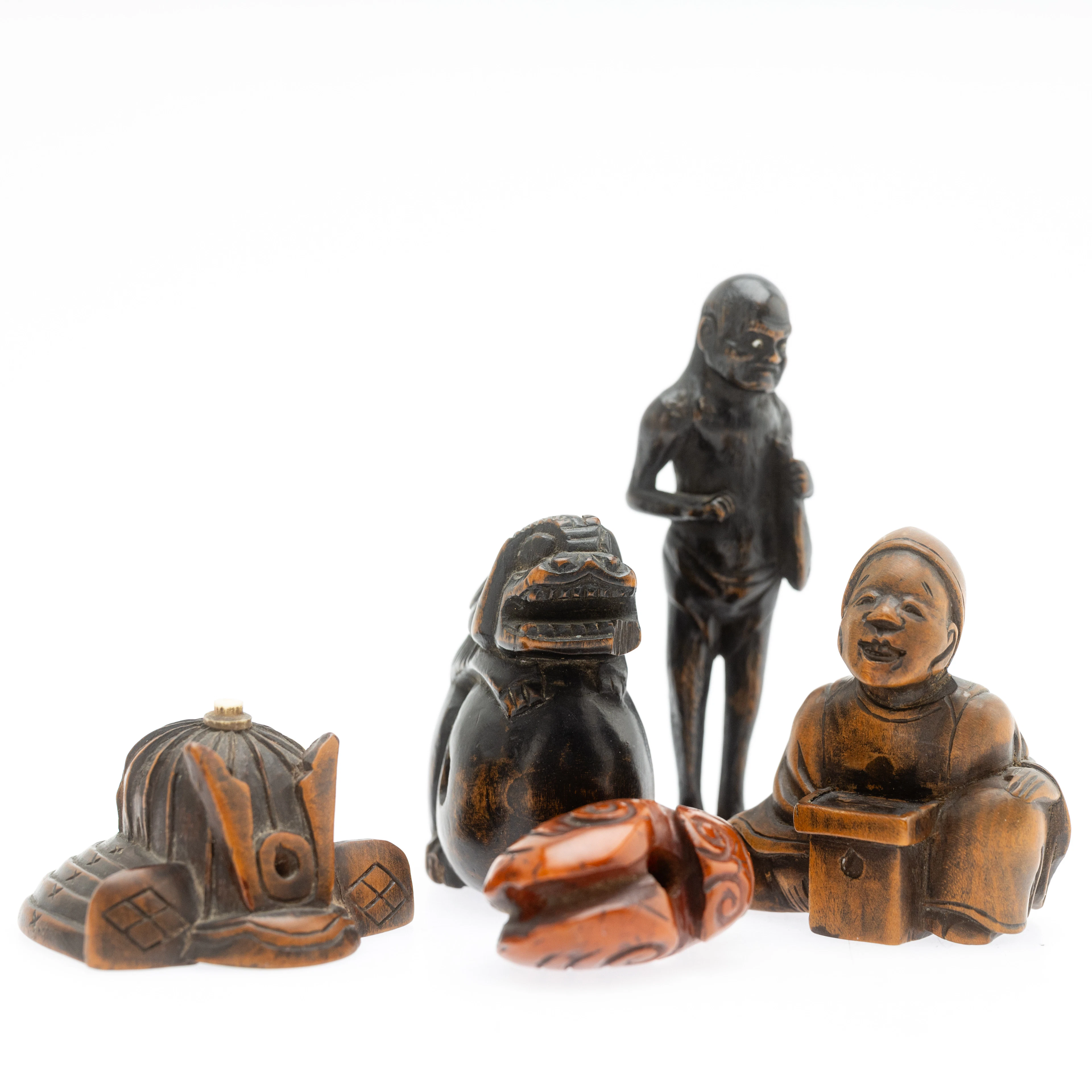 Kleine Netsuke-Sammlung, Holz und Achat, Japan, 19. und 20. Jh. (5).