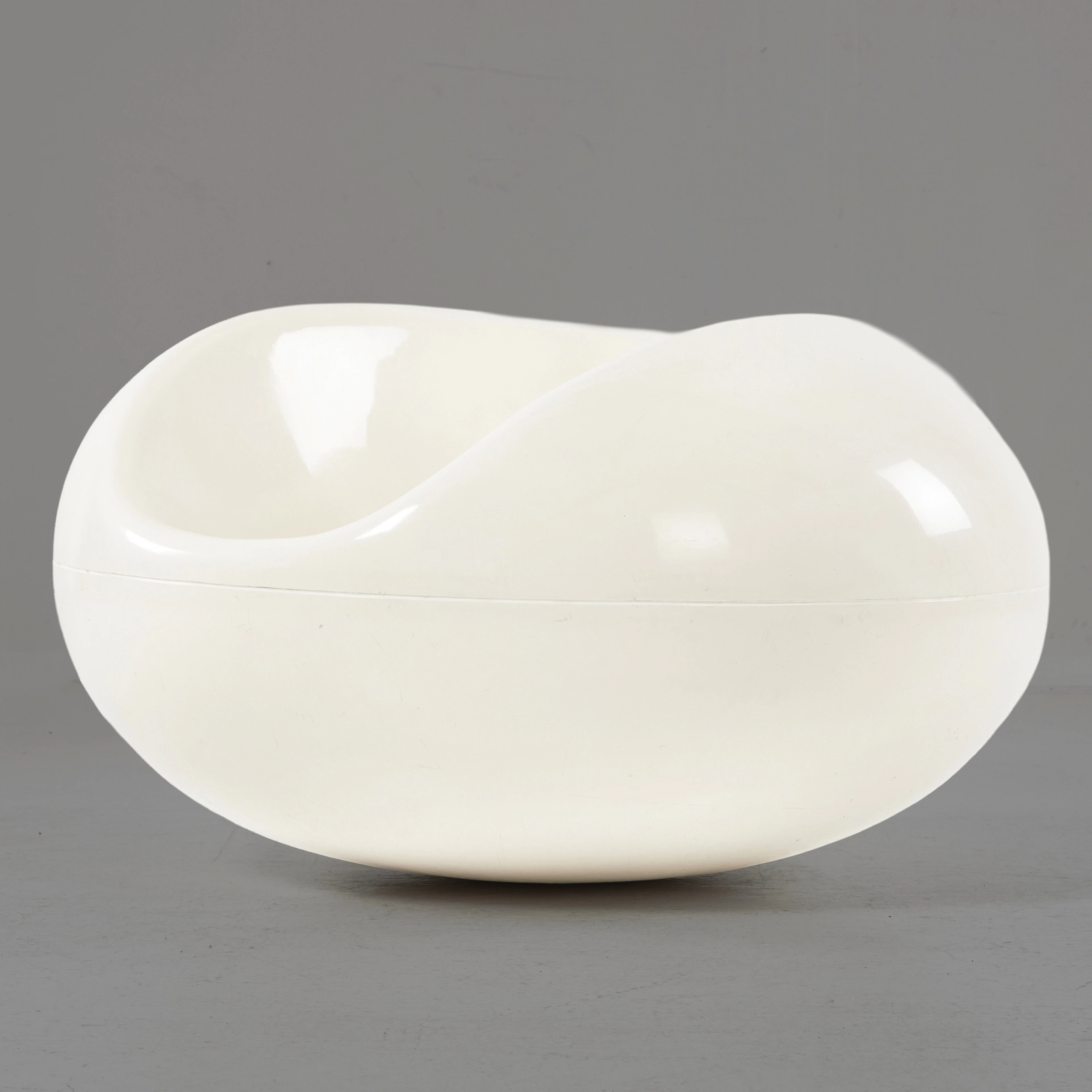 EERO AARNIO. Fåtölj, "Pastilli", Asko Finland, vit glasfiberförstärkt plast.