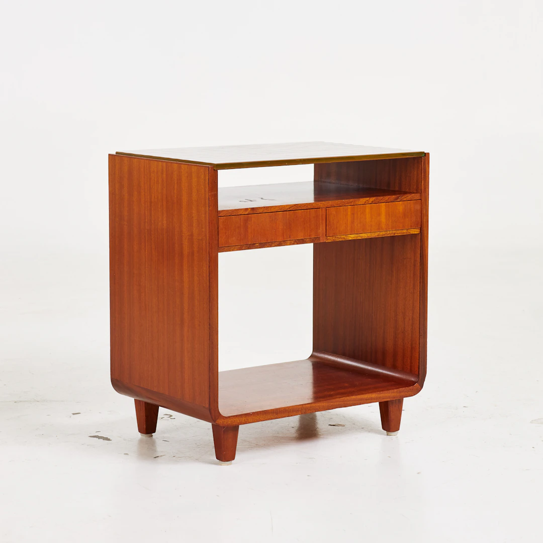 AXEL EINAR HJORTH. Sidobord, "Marlene", mahogany, med glasskiva, för