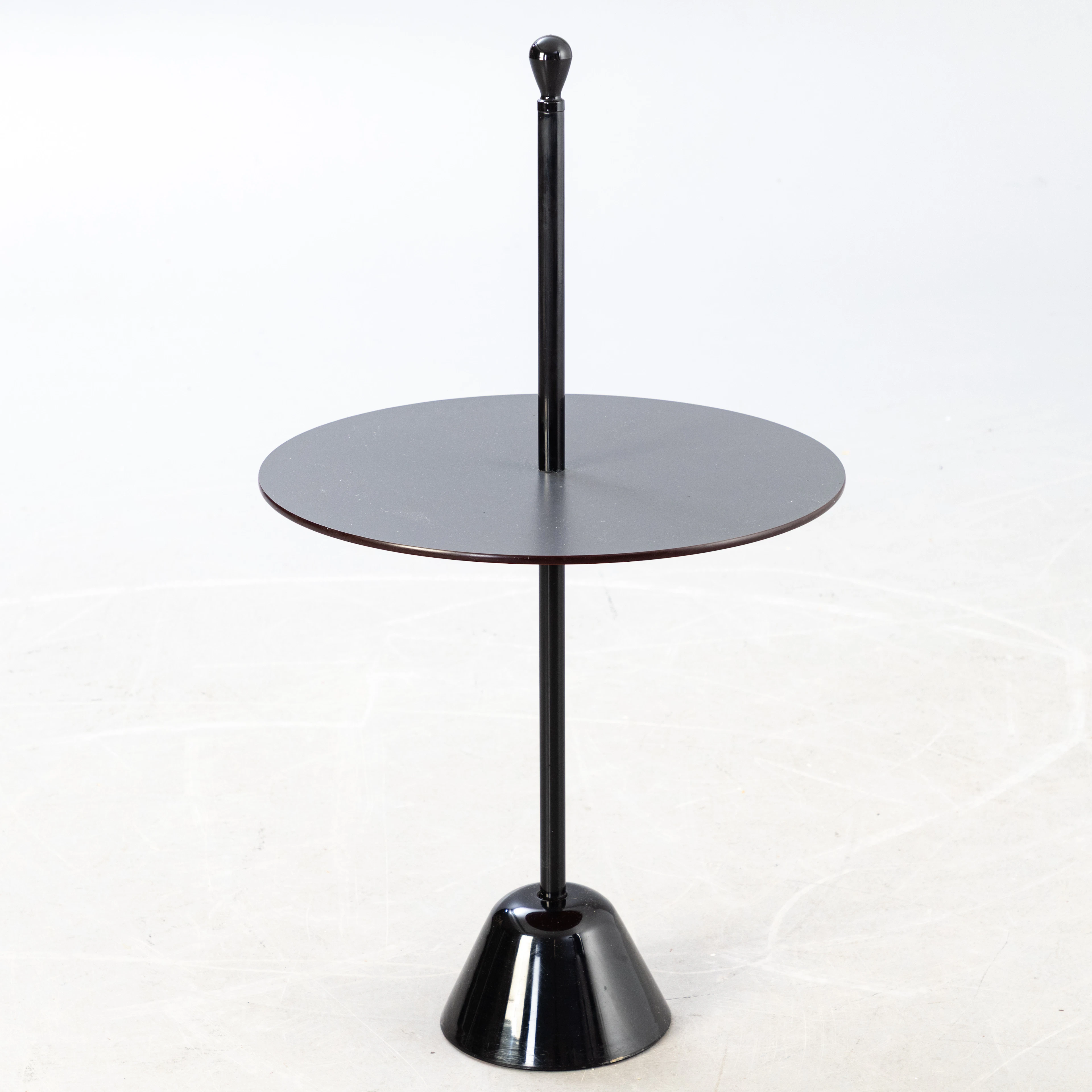 ACHILLE & PIER GIACOMO CASTIGLIONI. Zanotta, Beistelltisch 'Servomuto'.