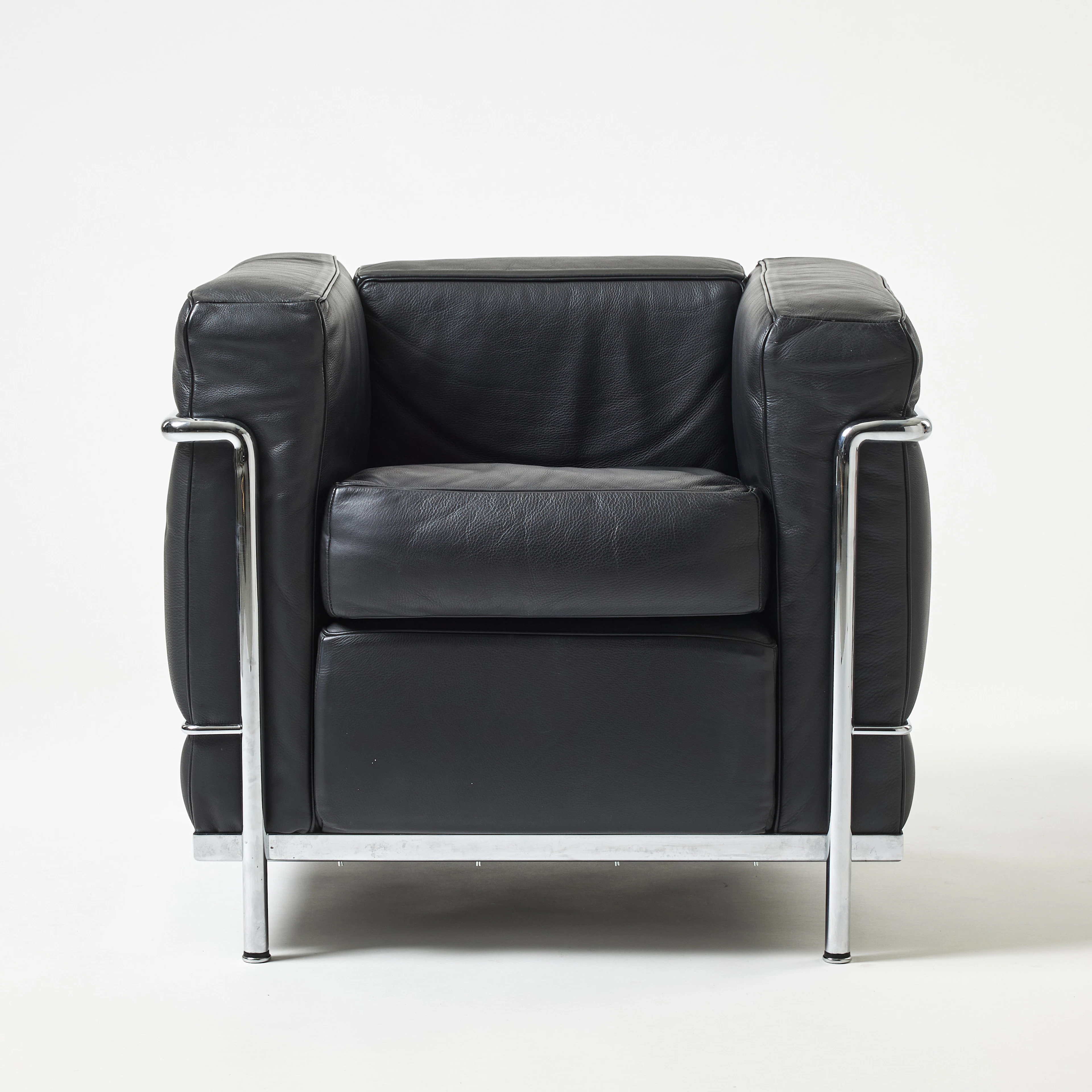 CHARLOTTE PERRIAND/ LE CORBUSIER/ PIERRE JEANNERET. "LC 2", fåtölj, Cassina.