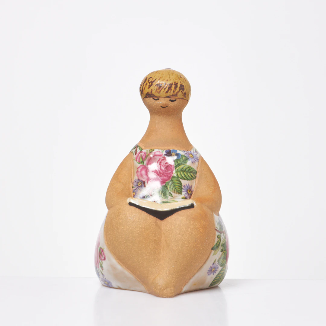 LISA LARSON. Figurin, "Charlotta" ur serien ABC-flickorna, glaserat