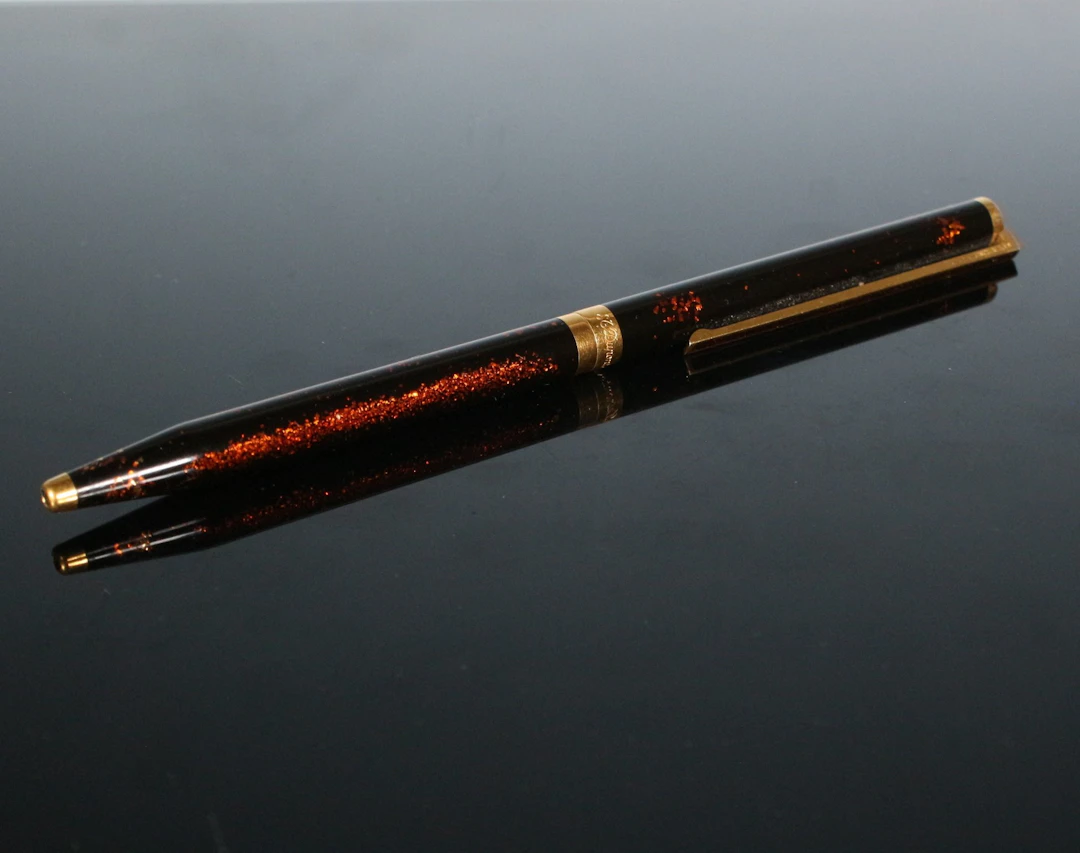 S.T.DUPONT. Kugelschreiber mit Goldstaubeinschlüsse, Laque de Chine