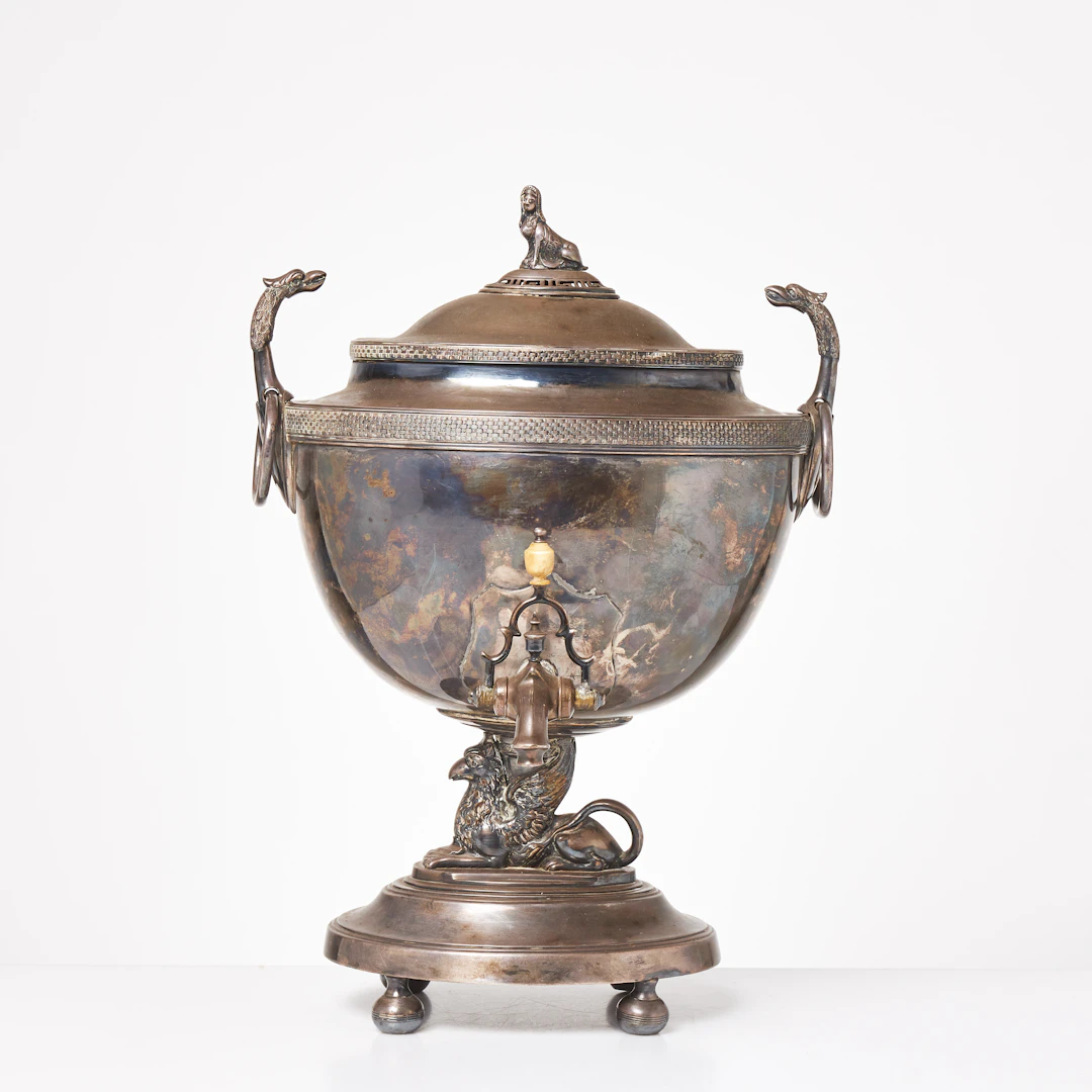 SAMOVAR, pläterad i silver, dekor i form av bl.a. örnar och sfinx, 1800 tal.