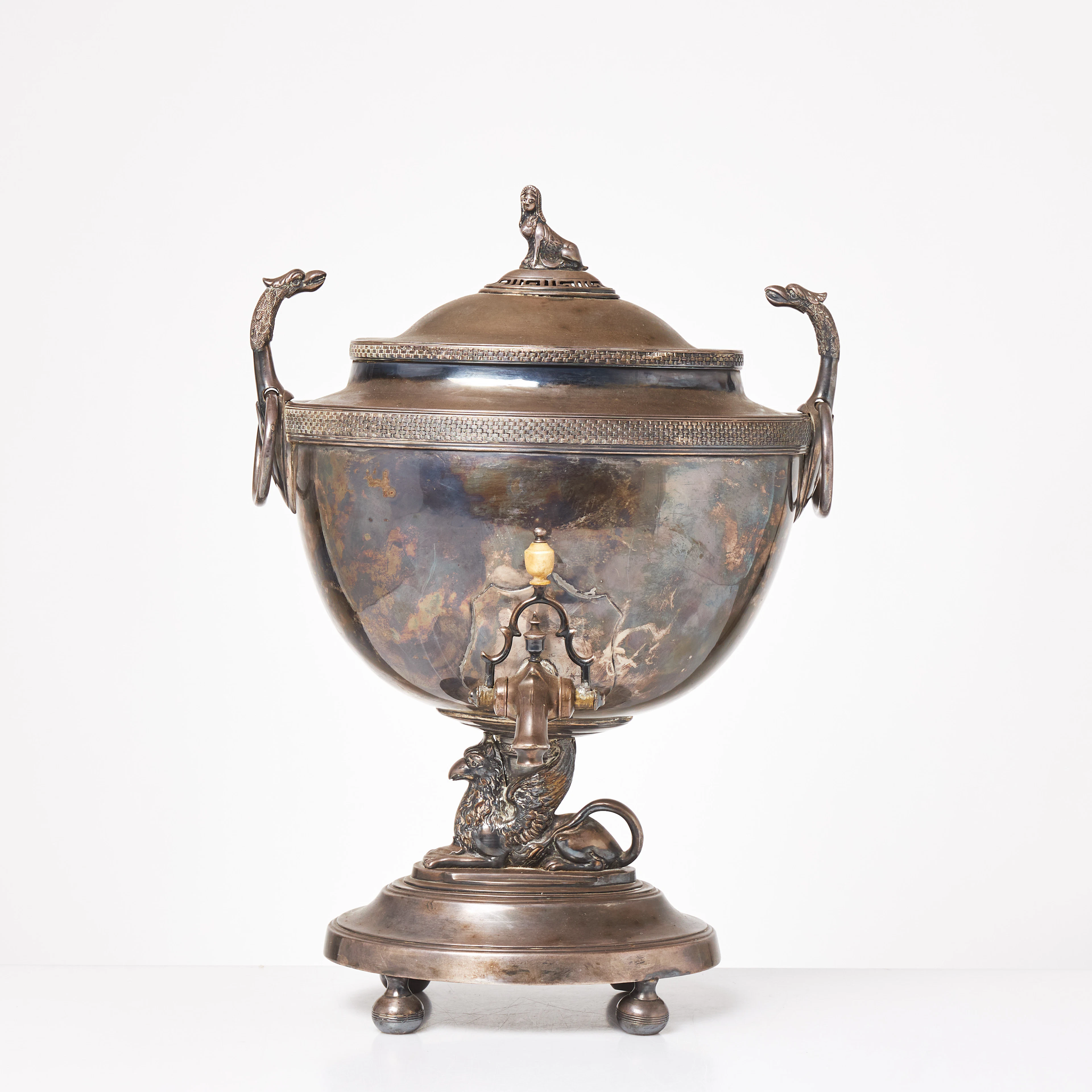 SAMOVAR, pläterad i silver, dekor i form av bl.a. örnar och sfinx, 1800 tal.
