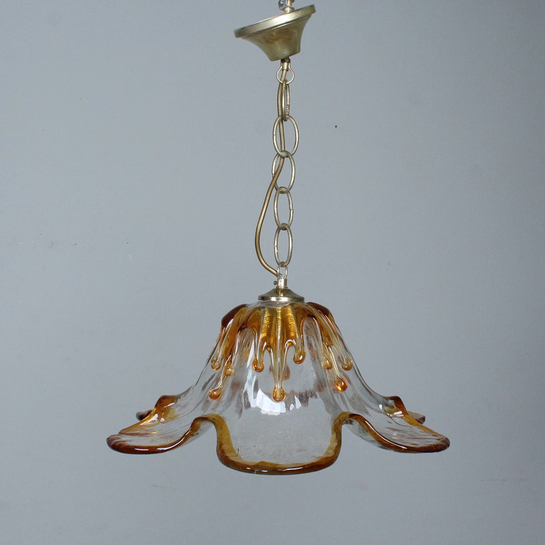 Italienische Deckenlampe in Blütenform der 1970er.