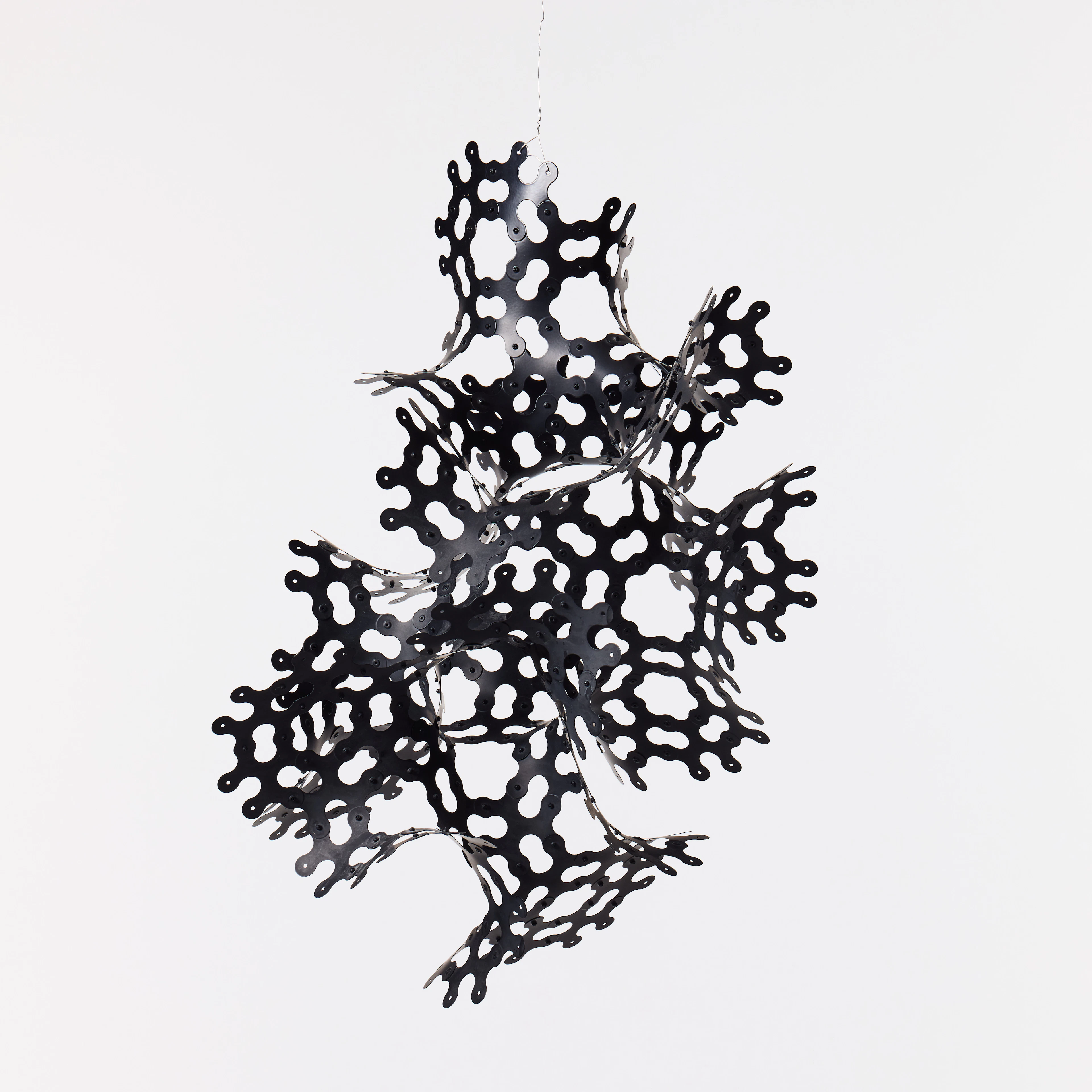 LARS ENGLUND (1933-2025). TAKHÄNGD SKULPTUR "PARS PRO TOTO", 1990.