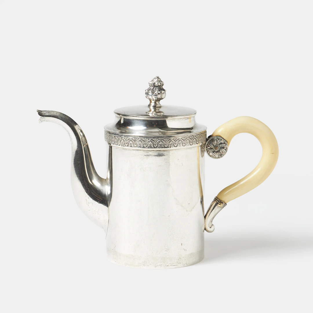 MACIEJ NOWAKOWSKI (1800-58). Kaffekanna, silver, Polen, elfenben.