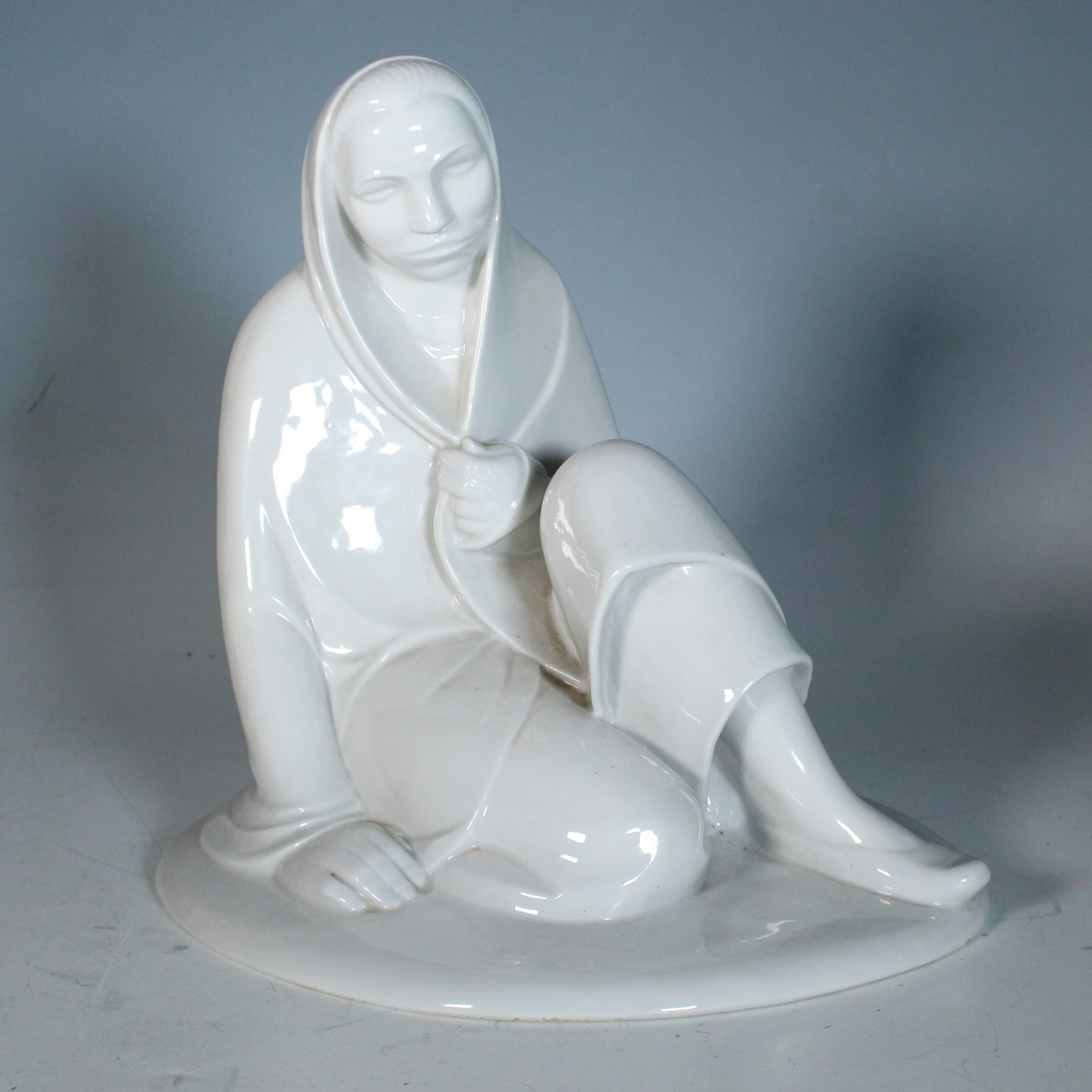 ERNST BARLACH. Schwarzburger Werkstätten, Werk Unterweißbach, Porzellanfigur