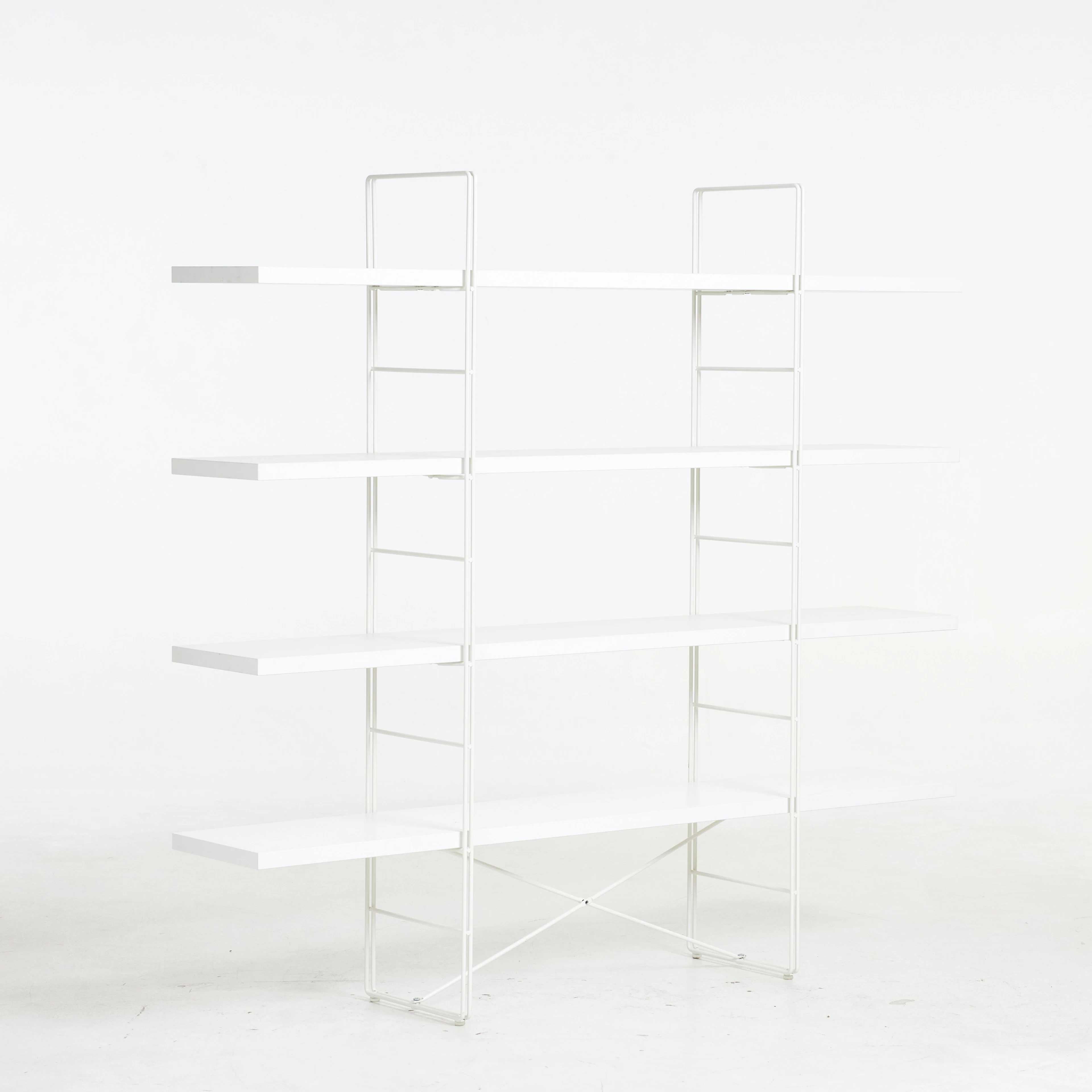 IELS GAMMELGAARD. HYLLA, "Enetri", vitlackerad, i samarbete med IKEA.