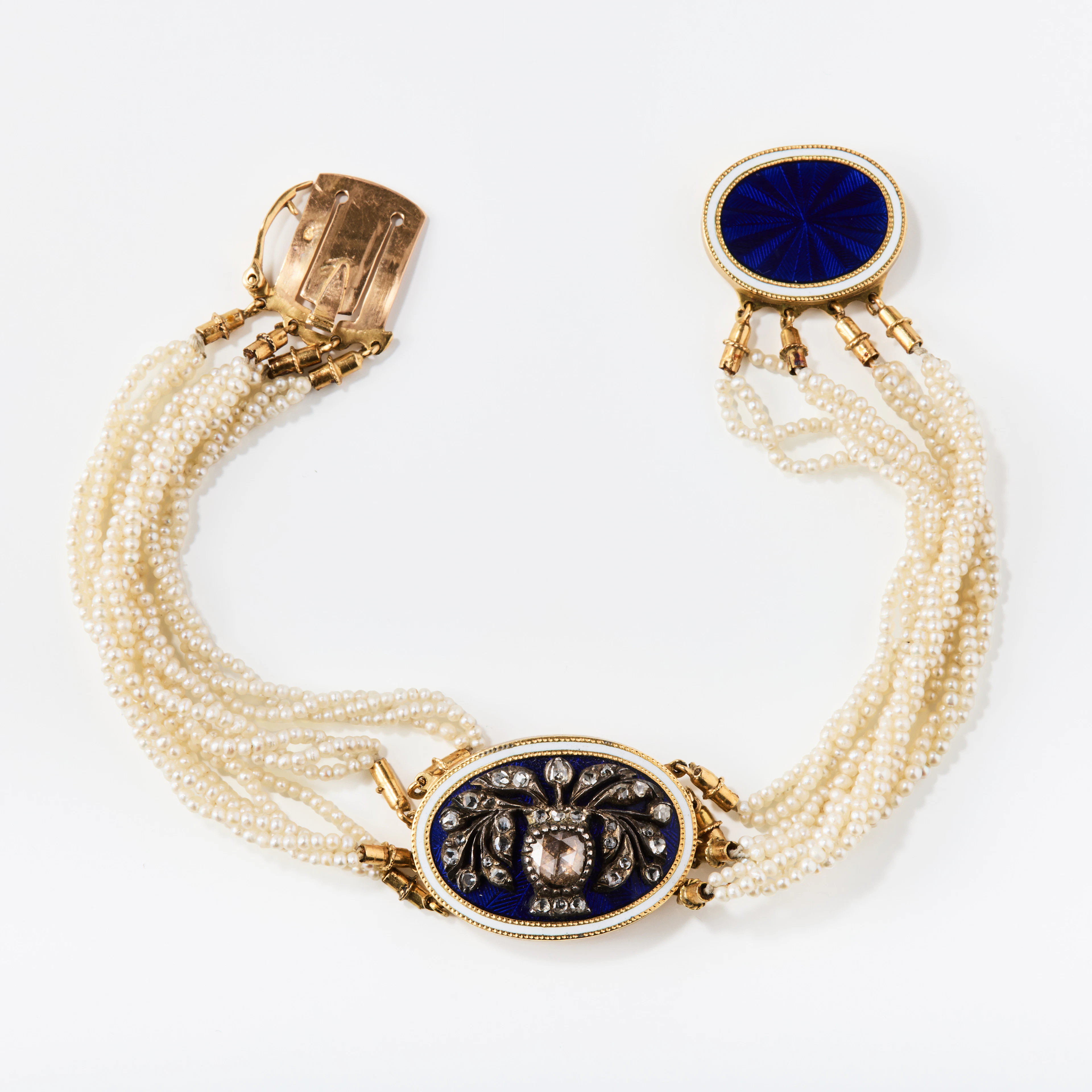ARMBAND, 18K guld, emalj, fröpärlor och diamanter, senempire, Frankrike