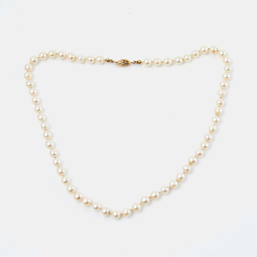 PÄRLCOLLIER, lås av 18 k guld, odlade saltvattenspärlor, ca 6,5-6,8