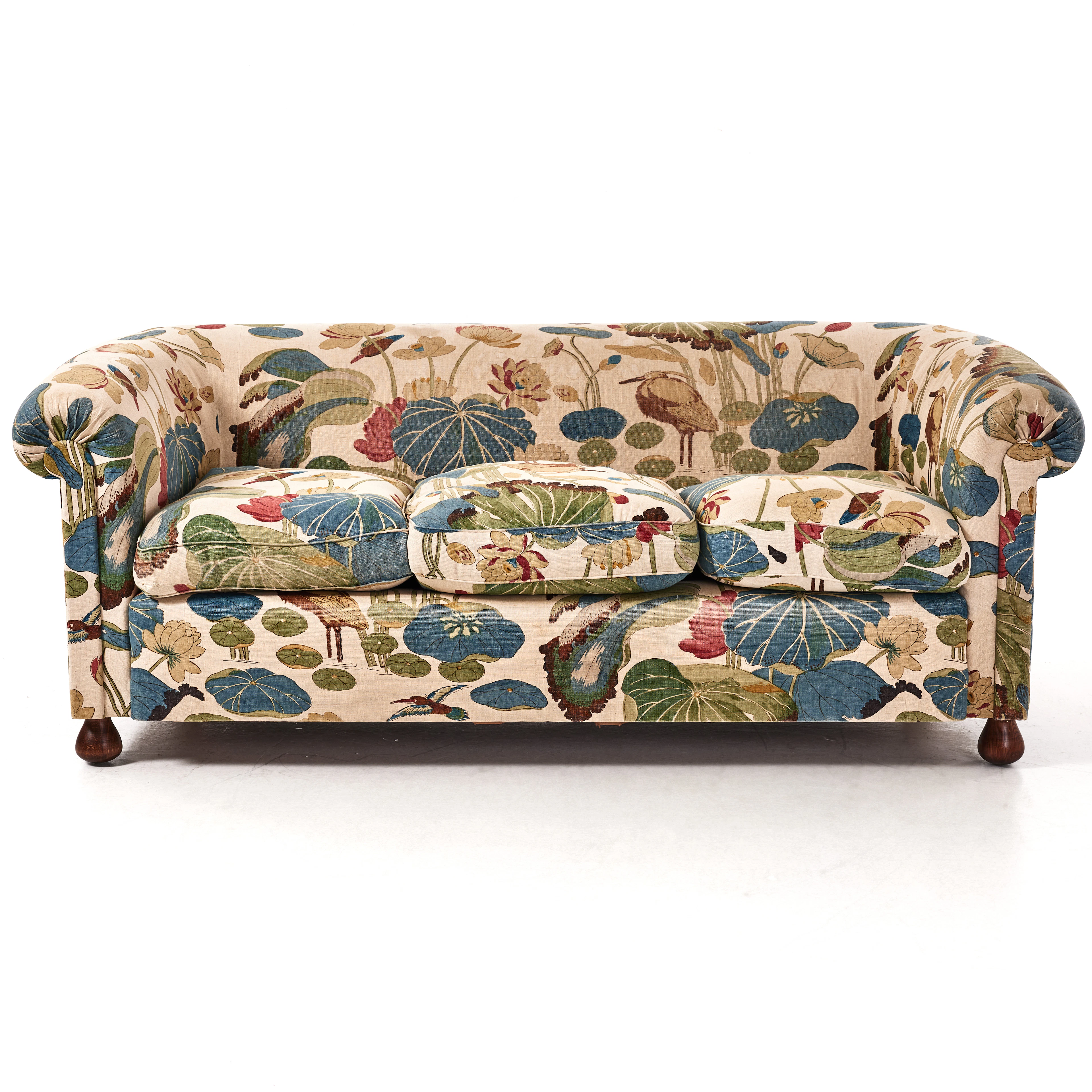 JOSEF FRANK. Soffa, modell 584, " Chesterfield" klädd i GP J Bakers