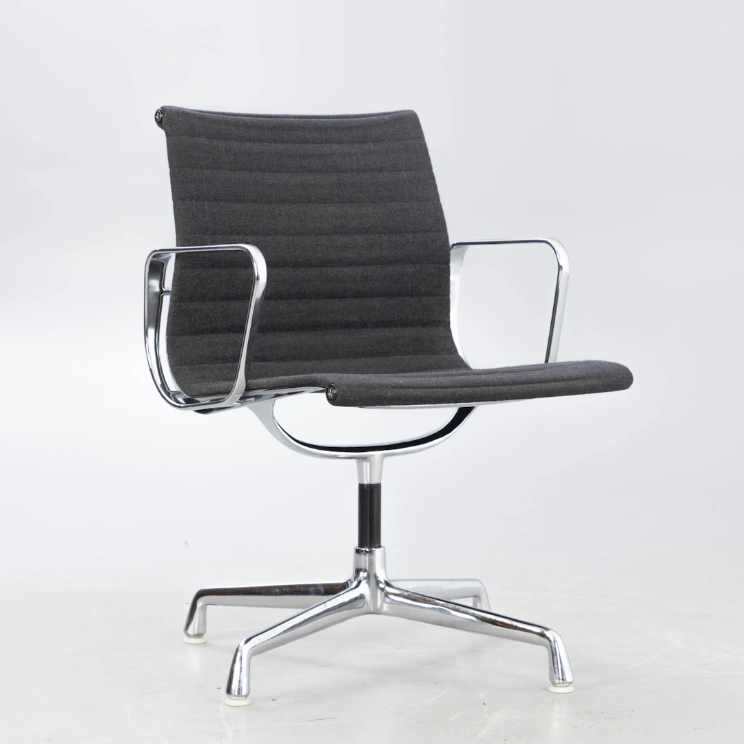 RAY & CHARLES EAMES. Vitra/ Herman Miller, Aluchair EA108, Hopsak.