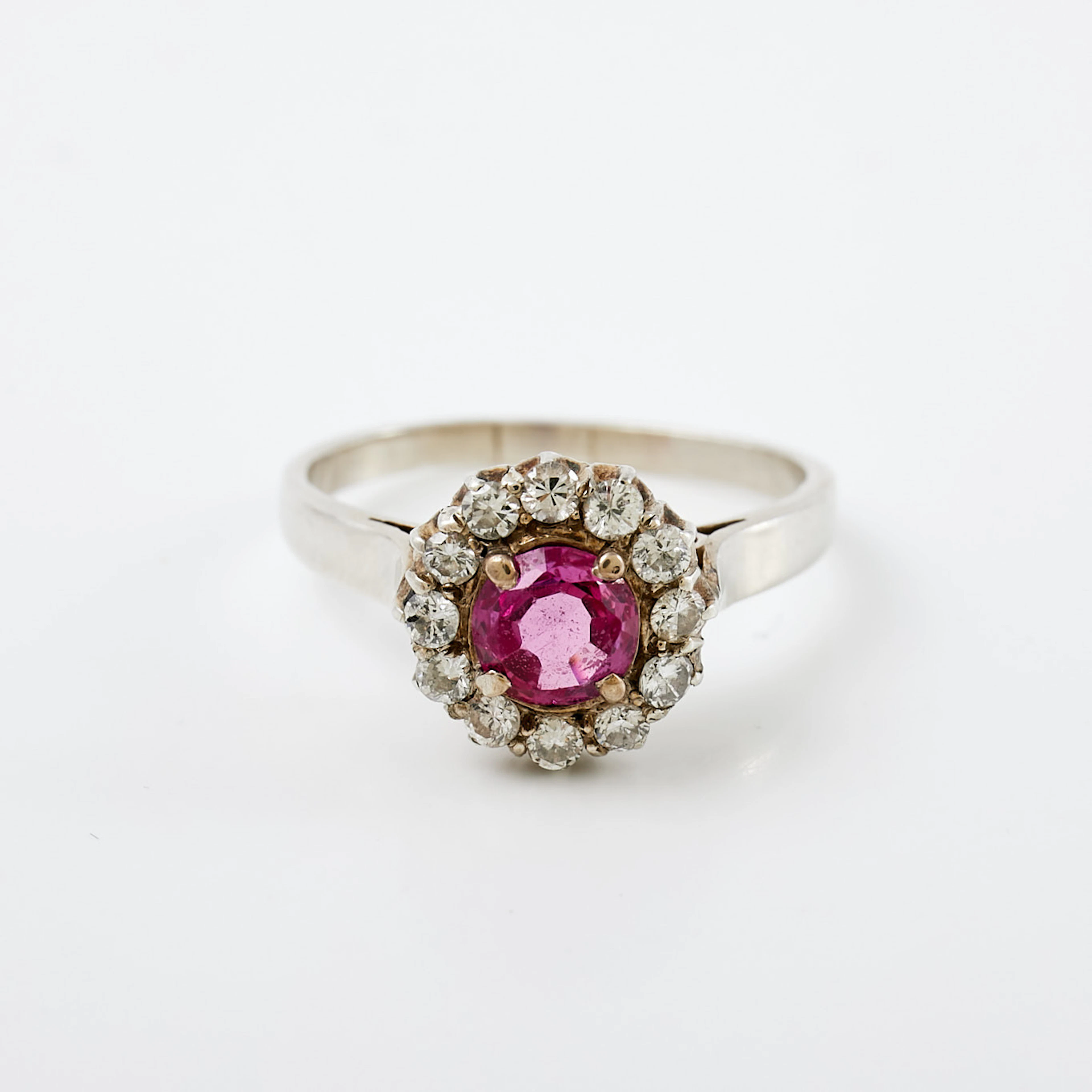 RING, rhodinerat silver, 1 fasettslipad rosa safir, 12 briljantslipade