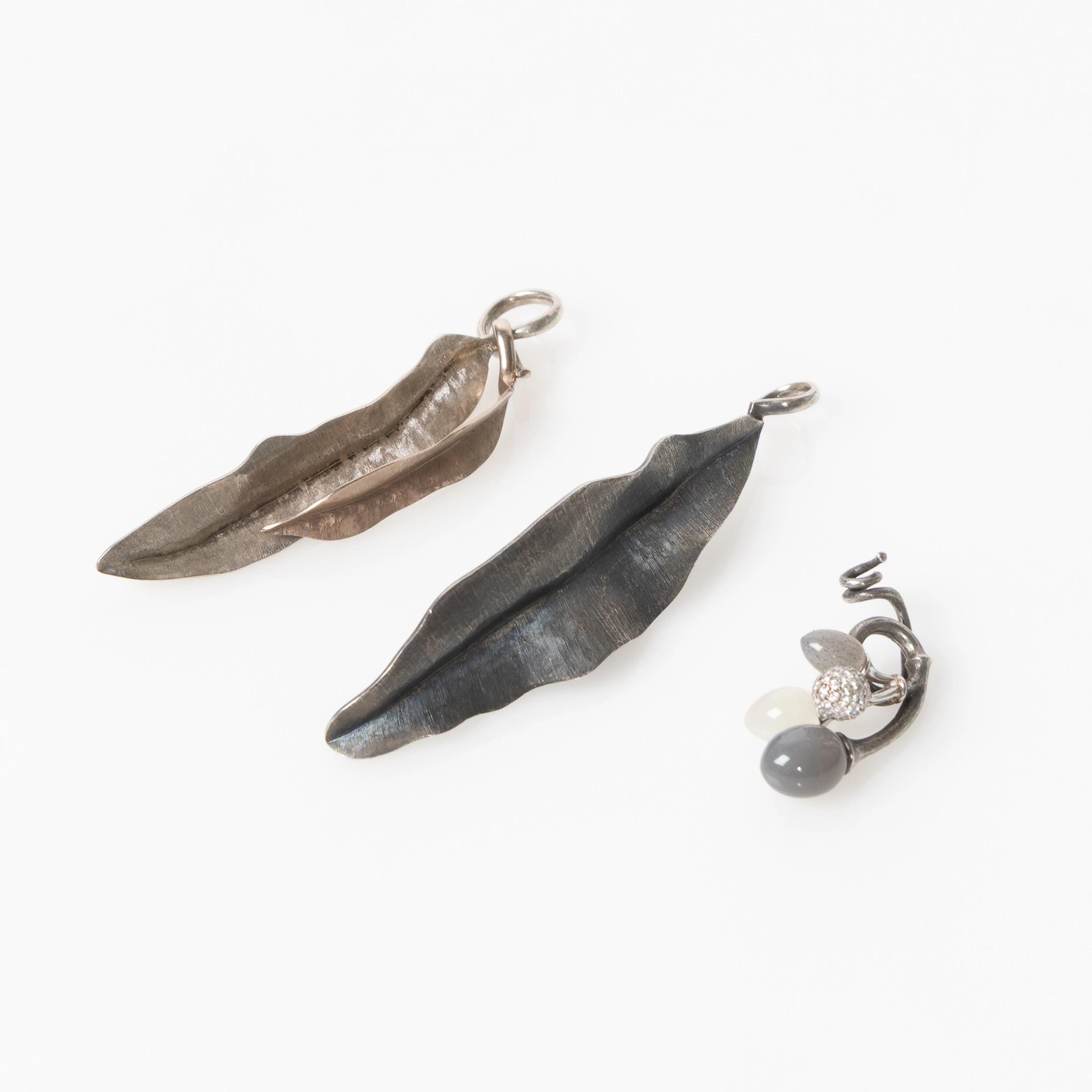 CHARLOTTE LYNGGAARD, hängen, tre stycken, ”Moonlight”, ”Leaves” och
